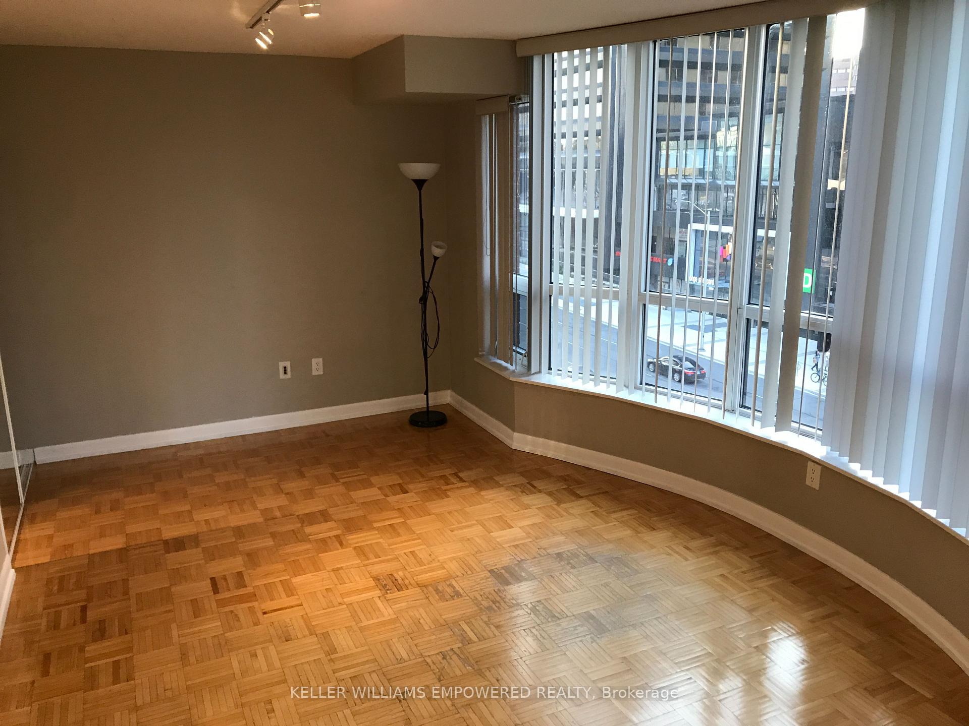 Photo 8 of Unit 509, 33 Sheppard Avenue E, North York, Willowdale East — HOMEH