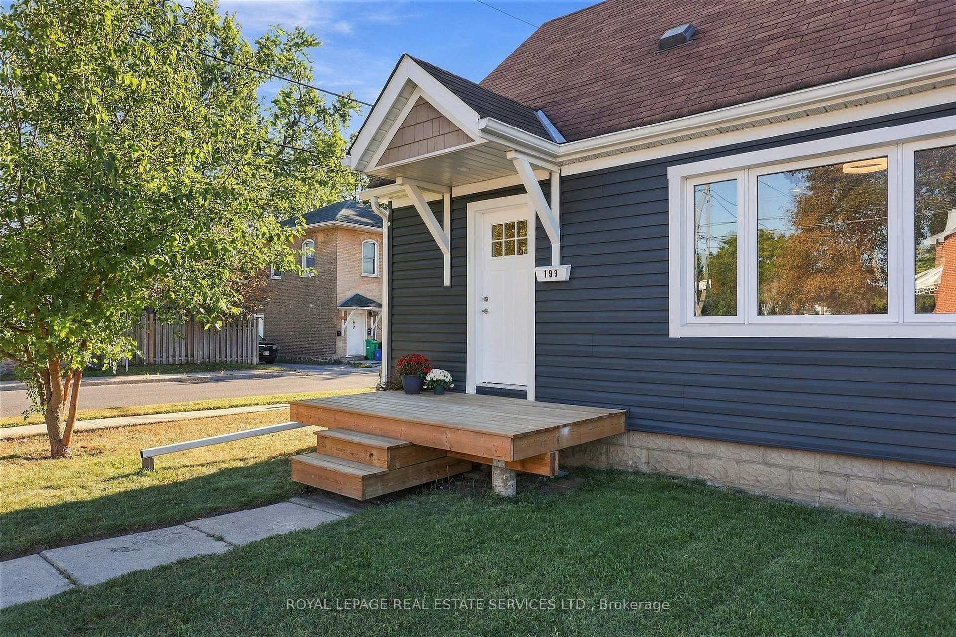 Photo 3 of 193 Rutherford Avenue, Peterborough, Town Ward 3 — HOMEH