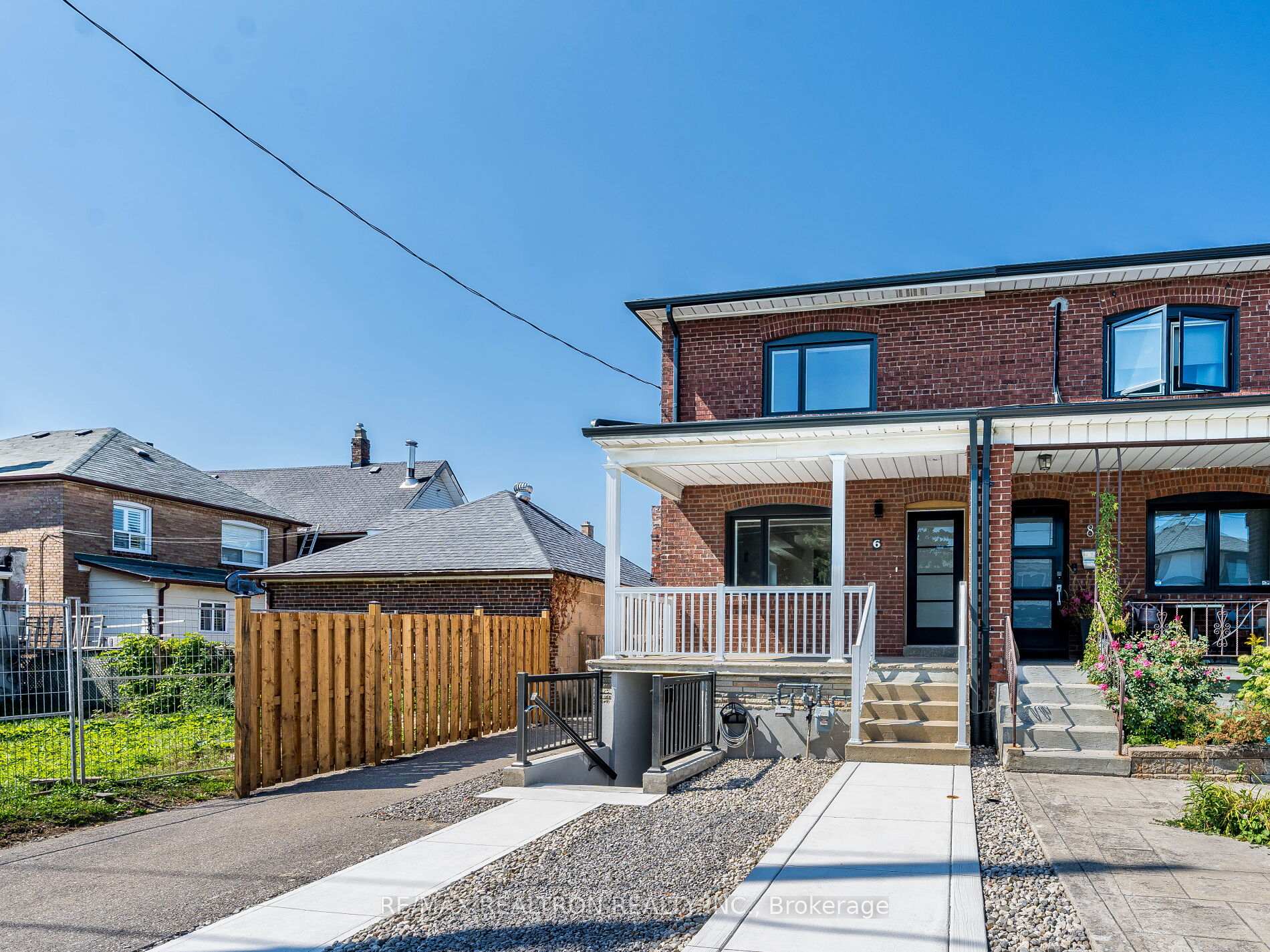 Photo 3 of 6 Greyton Crescent, Toronto, Oakwood Village — HOMEH