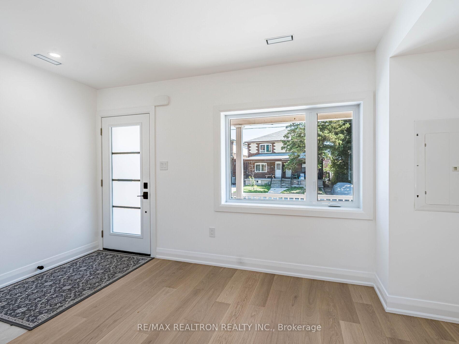 Photo 8 of 6 Greyton Crescent, Toronto, Oakwood Village — HOMEH
