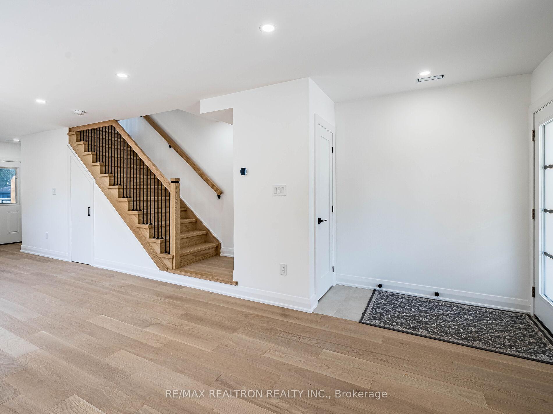 Photo 9 of 6 Greyton Crescent, Toronto, Oakwood Village — HOMEH
