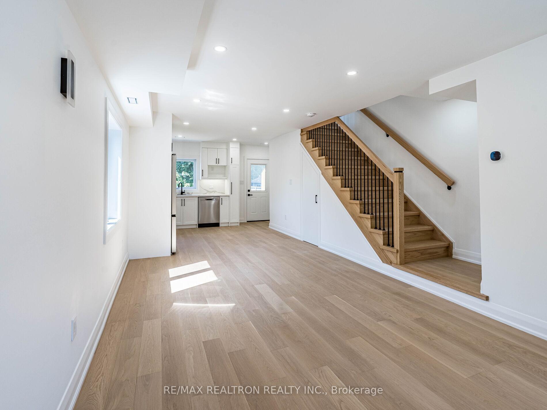 Photo 10 of 6 Greyton Crescent, Toronto, Oakwood Village — HOMEH