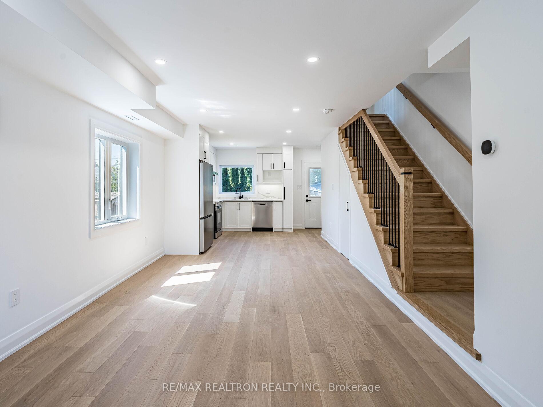 Photo 11 of 6 Greyton Crescent, Toronto, Oakwood Village — HOMEH