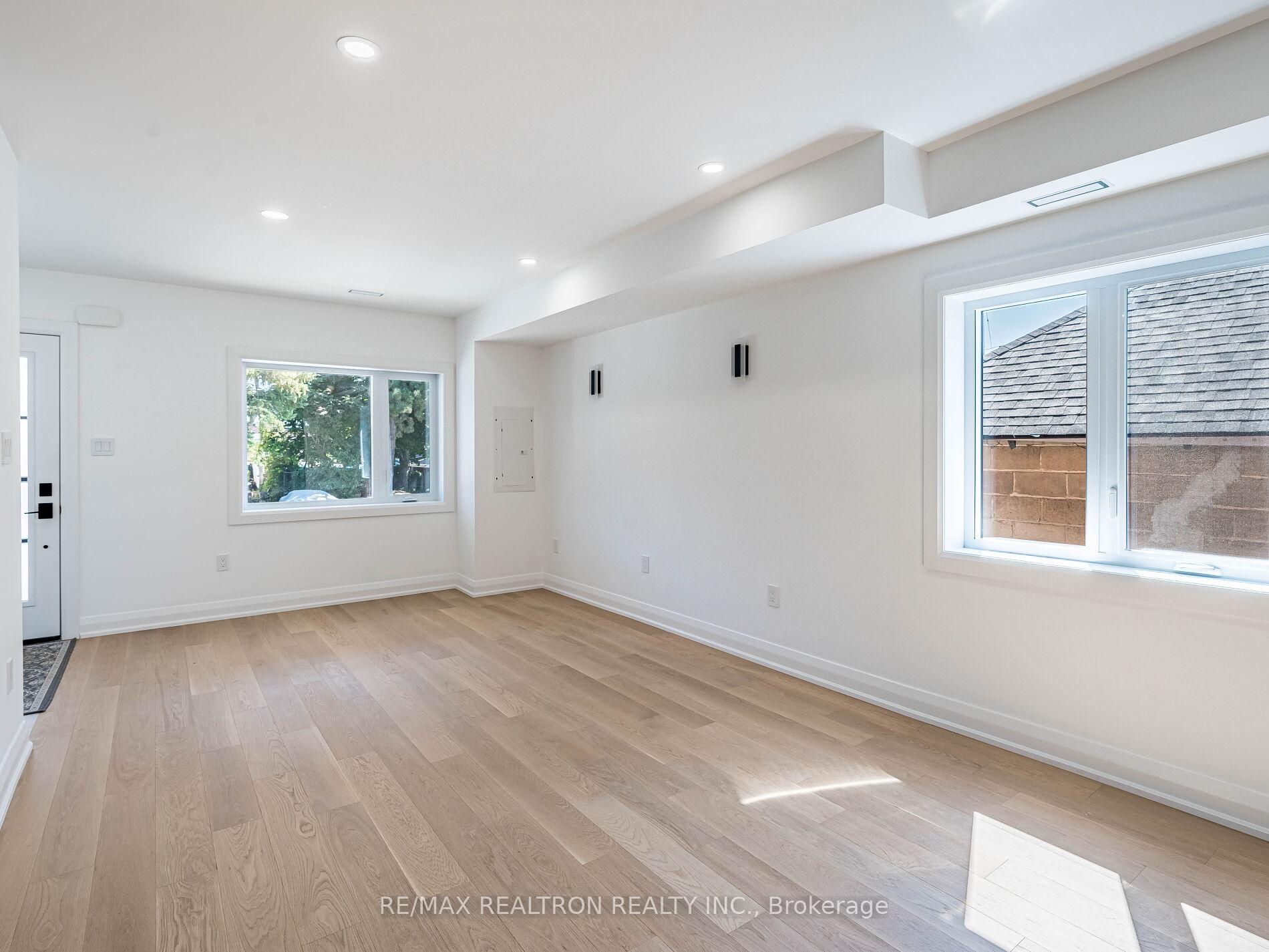 Photo 12 of 6 Greyton Crescent, Toronto, Oakwood Village — HOMEH