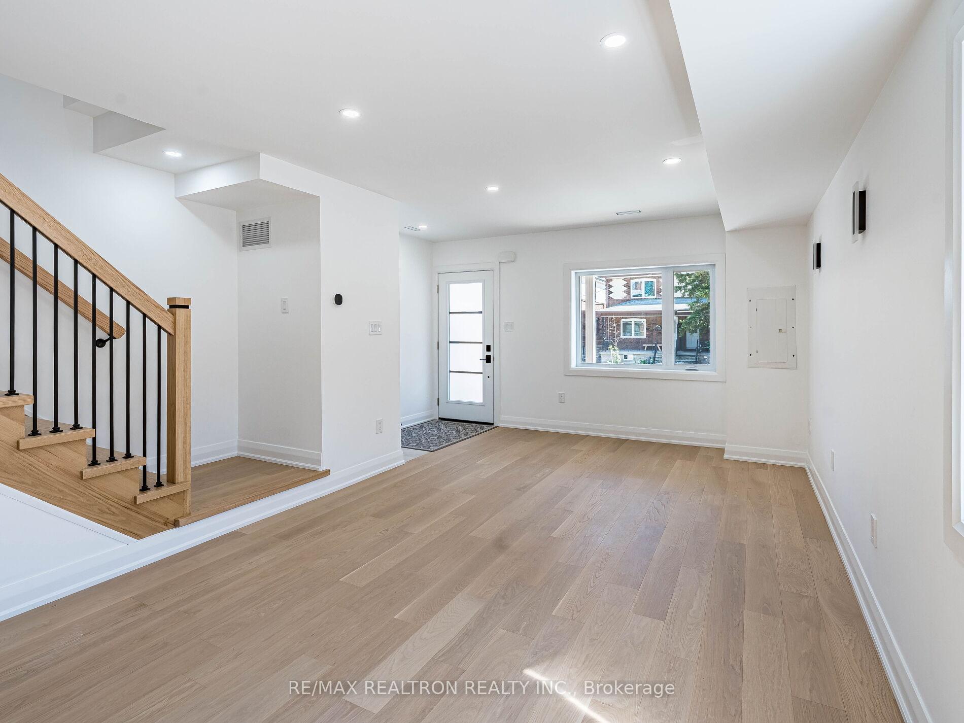 Photo 13 of 6 Greyton Crescent, Toronto, Oakwood Village — HOMEH