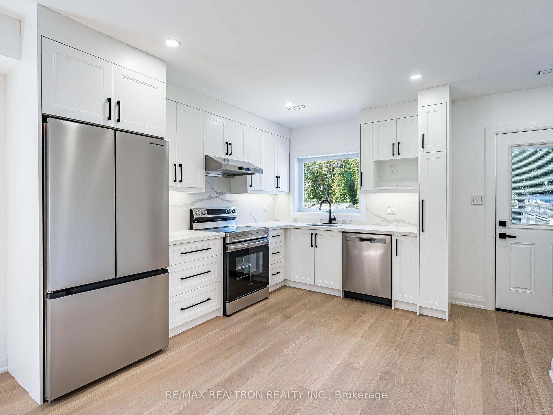 Photo 14 of 6 Greyton Crescent, Toronto, Oakwood Village — HOMEH