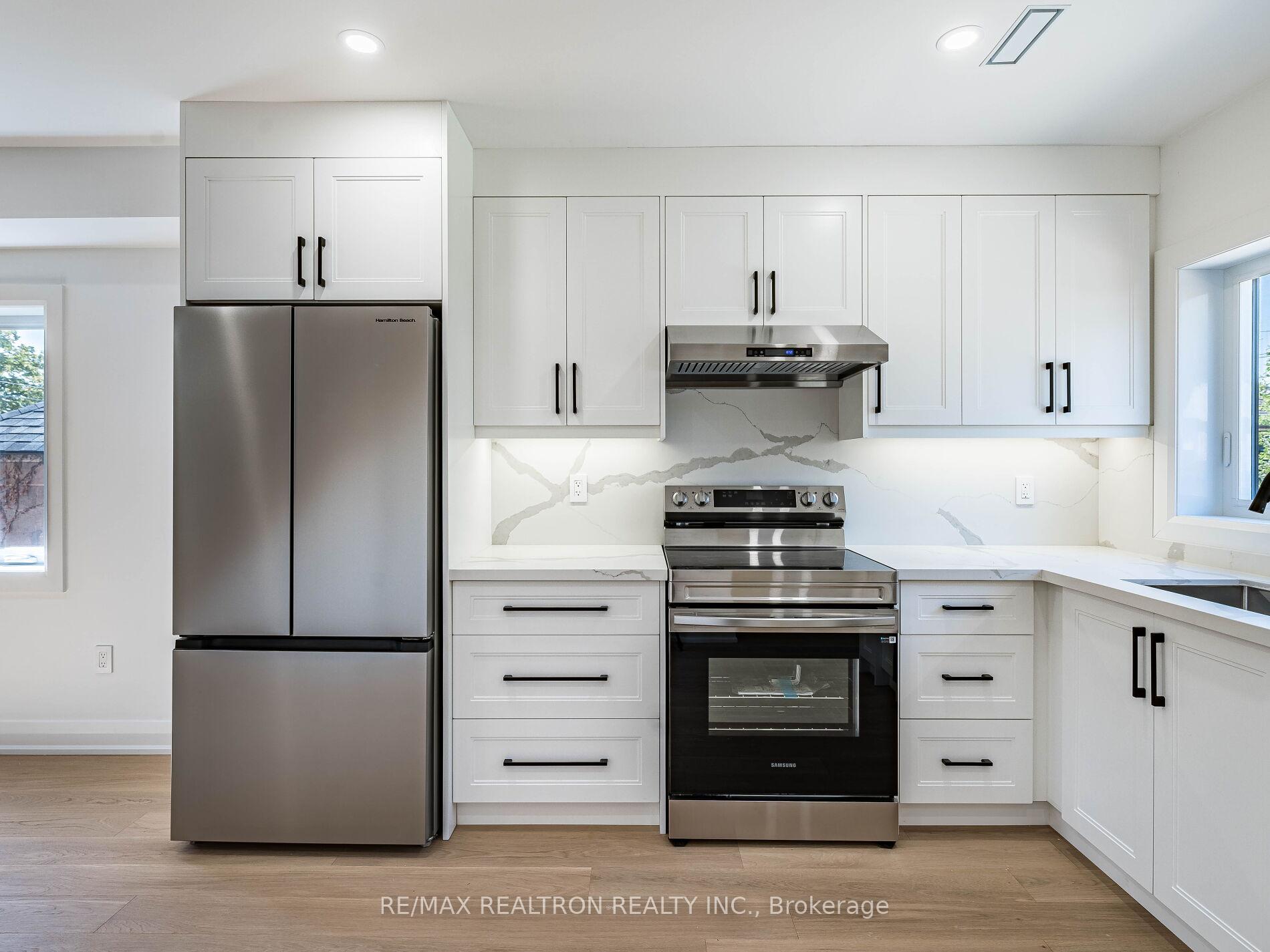 Photo 15 of 6 Greyton Crescent, Toronto, Oakwood Village — HOMEH