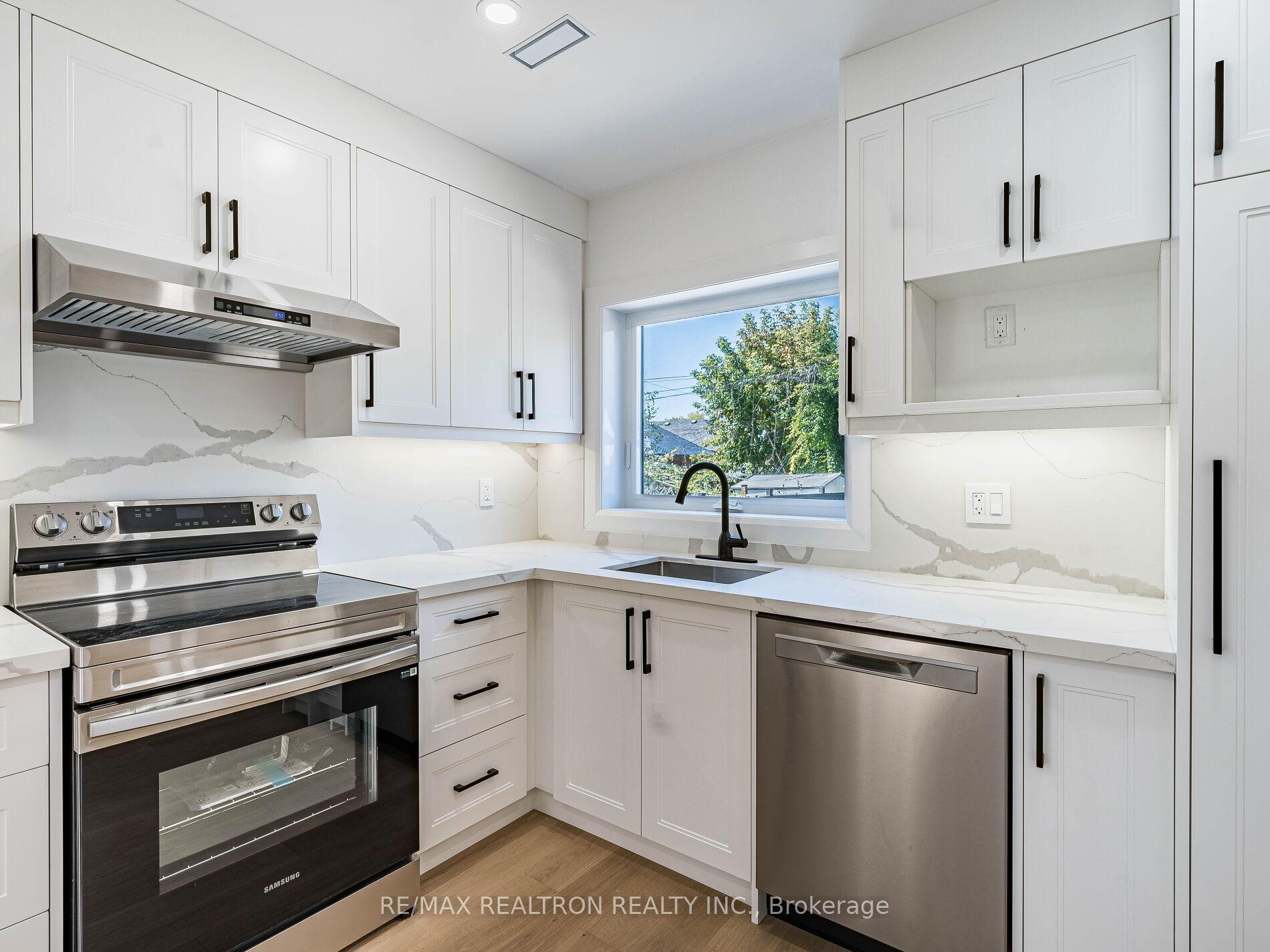 Photo 16 of 6 Greyton Crescent, Toronto, Oakwood Village — HOMEH
