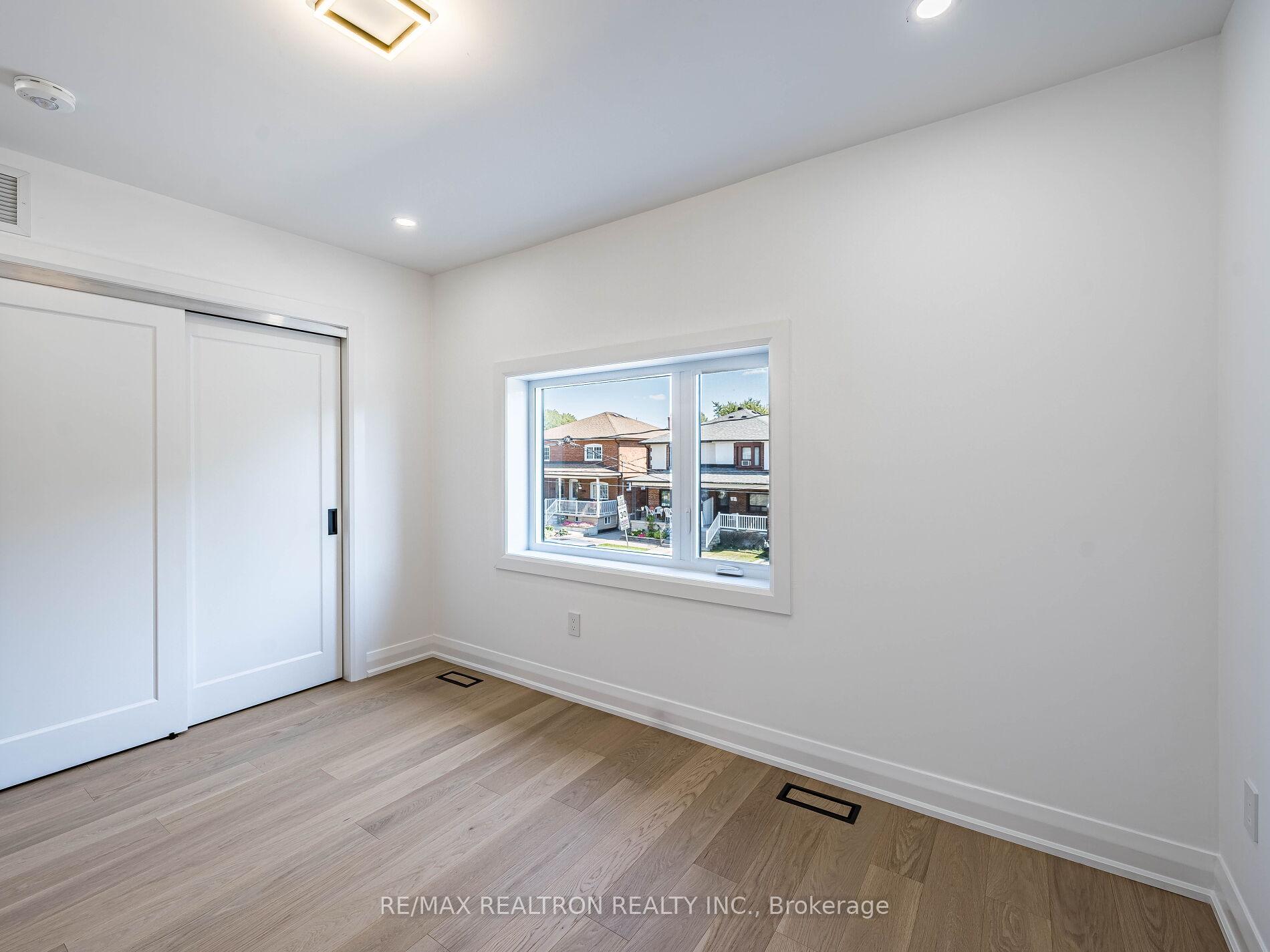 Photo 25 of 6 Greyton Crescent, Toronto, Oakwood Village — HOMEH