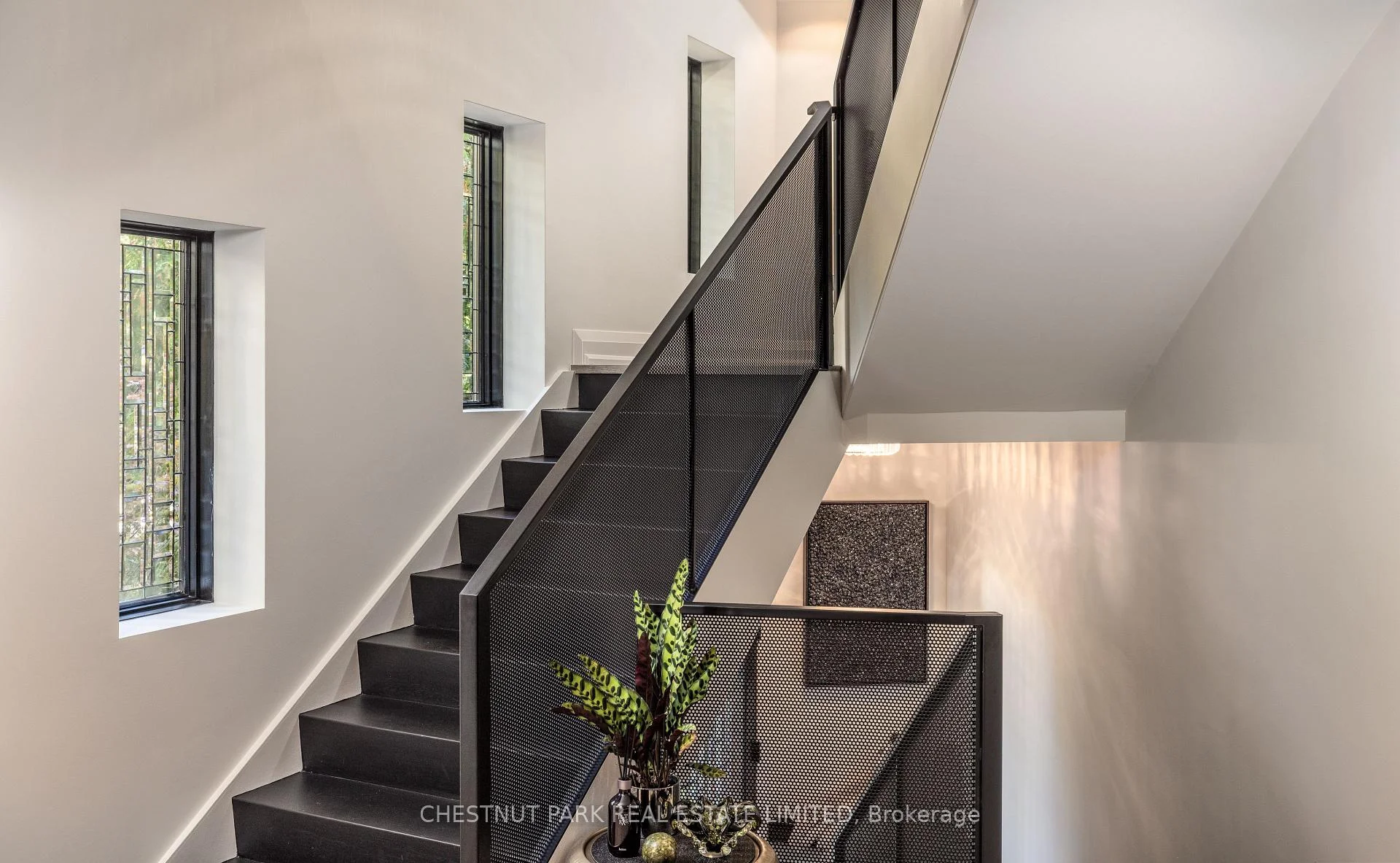 Photo 32 of 94 Roxborough Drive, Toronto, Rosedale-Moore Park — HOMEH