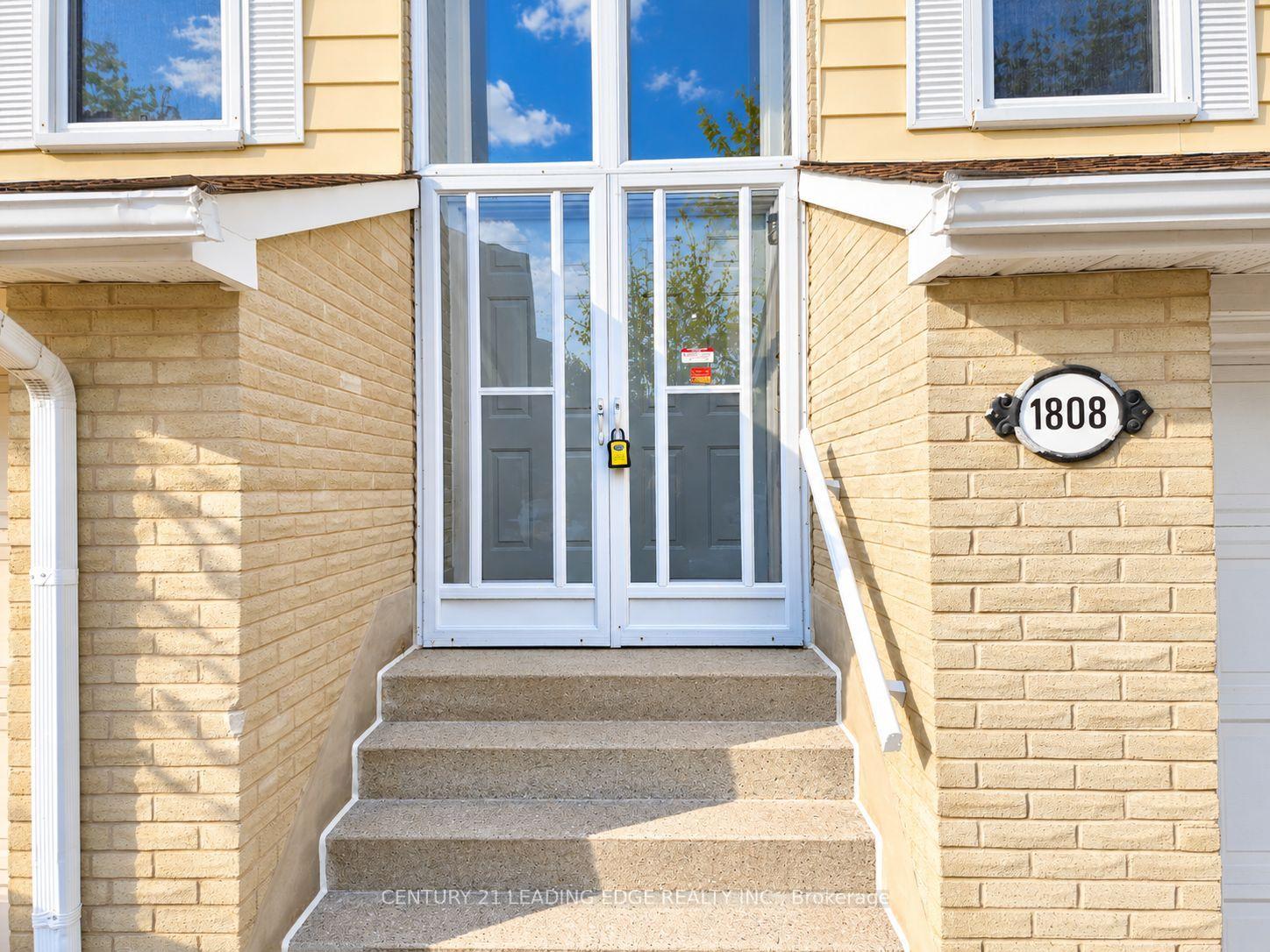 Photo 2 of 1808 John Street, Markham, Bayview Fairway-Bayview Country Club Estates — HOMEH