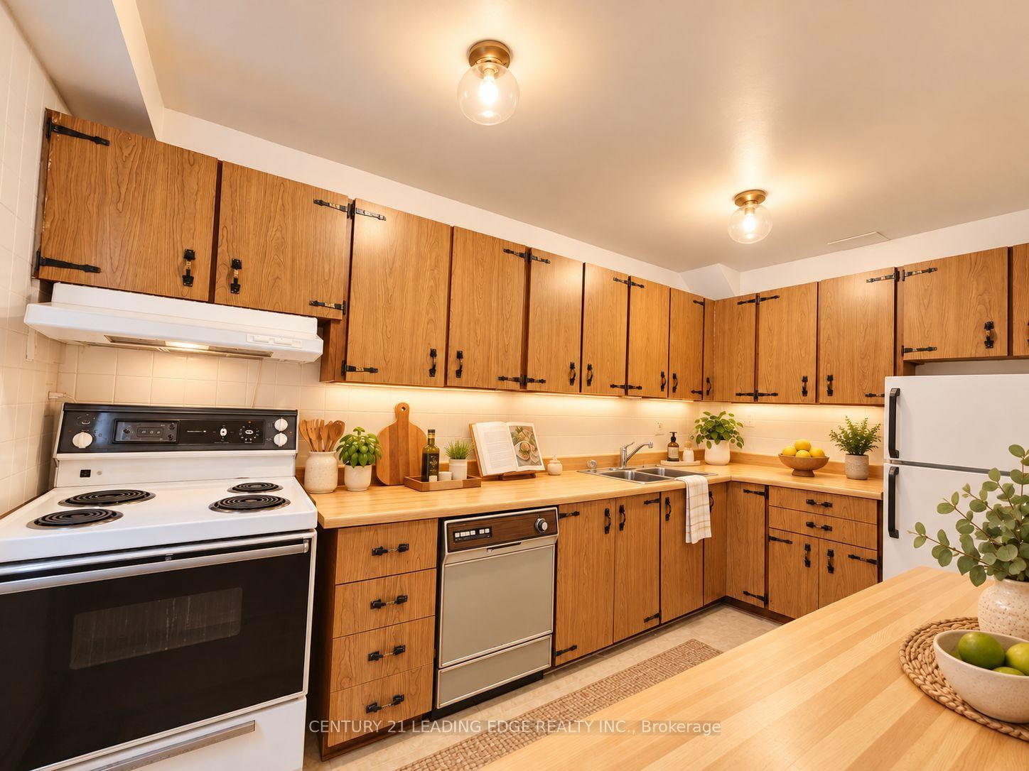 Photo 10 of 1808 John Street, Markham, Bayview Fairway-Bayview Country Club Estates — HOMEH