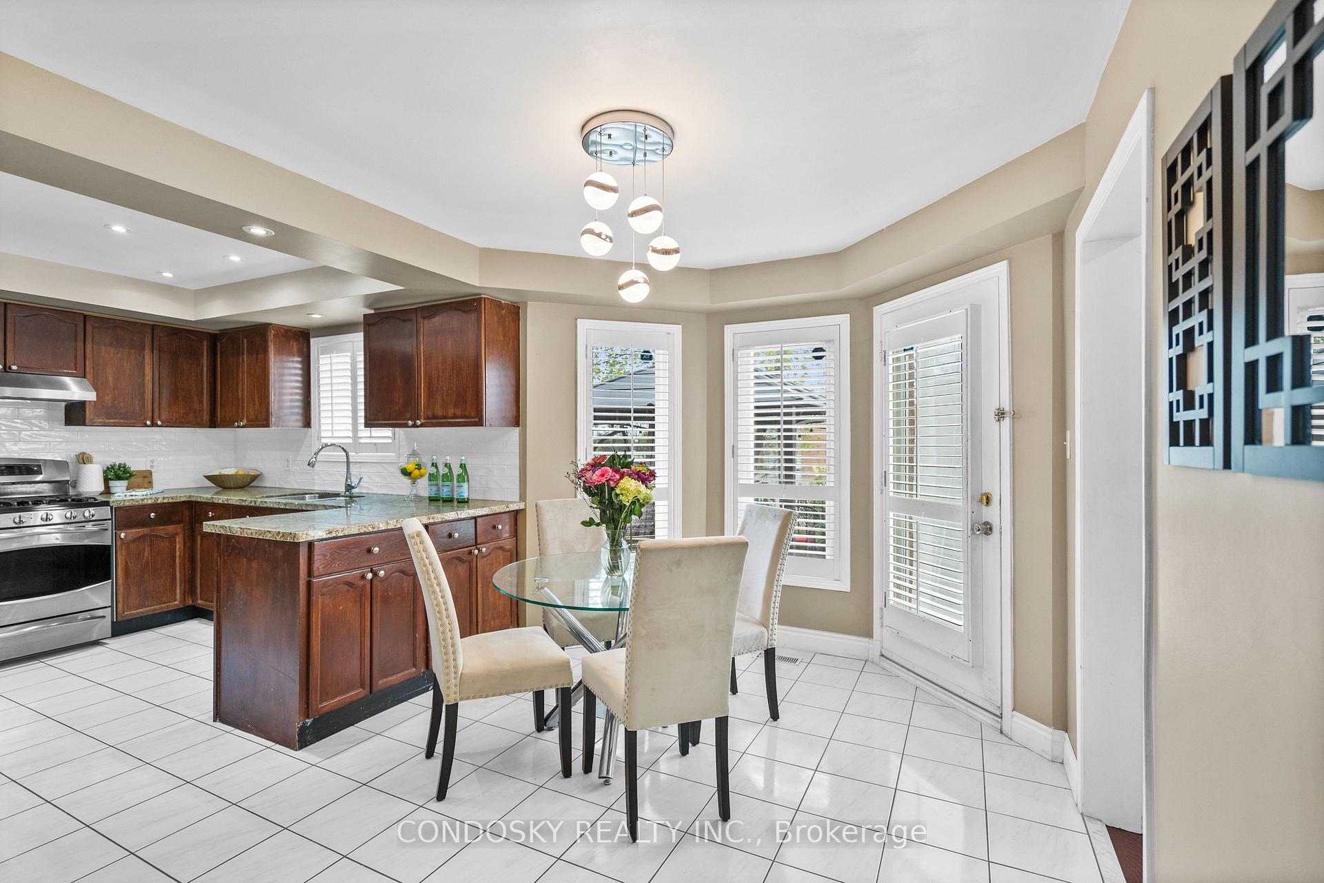 Photo 11 of 6182 Duford Drive, Mississauga, East Credit — HOMEH