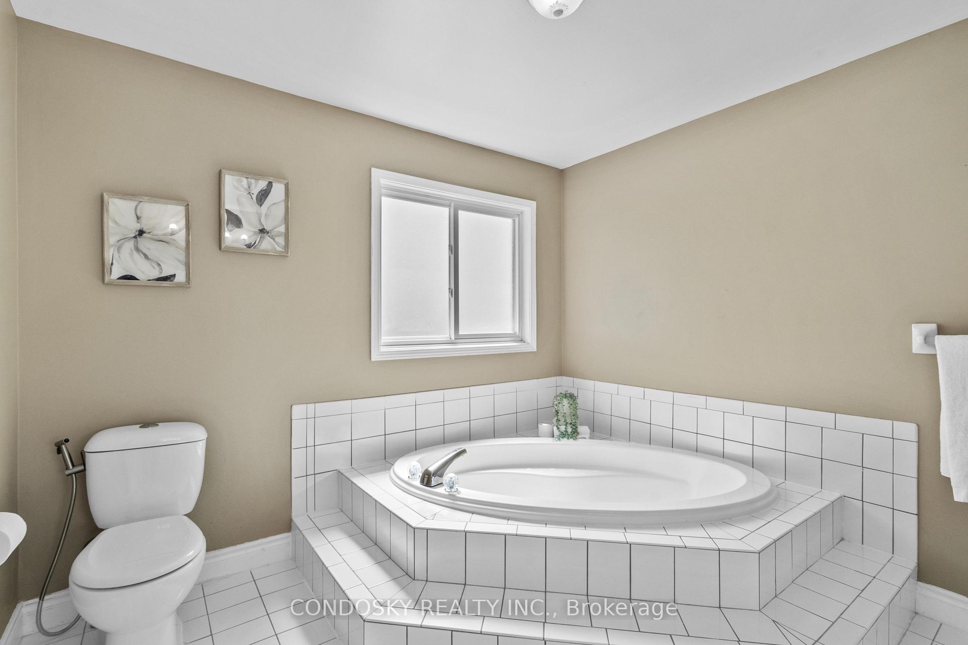 Photo 24 of 6182 Duford Drive, Mississauga, East Credit — HOMEH