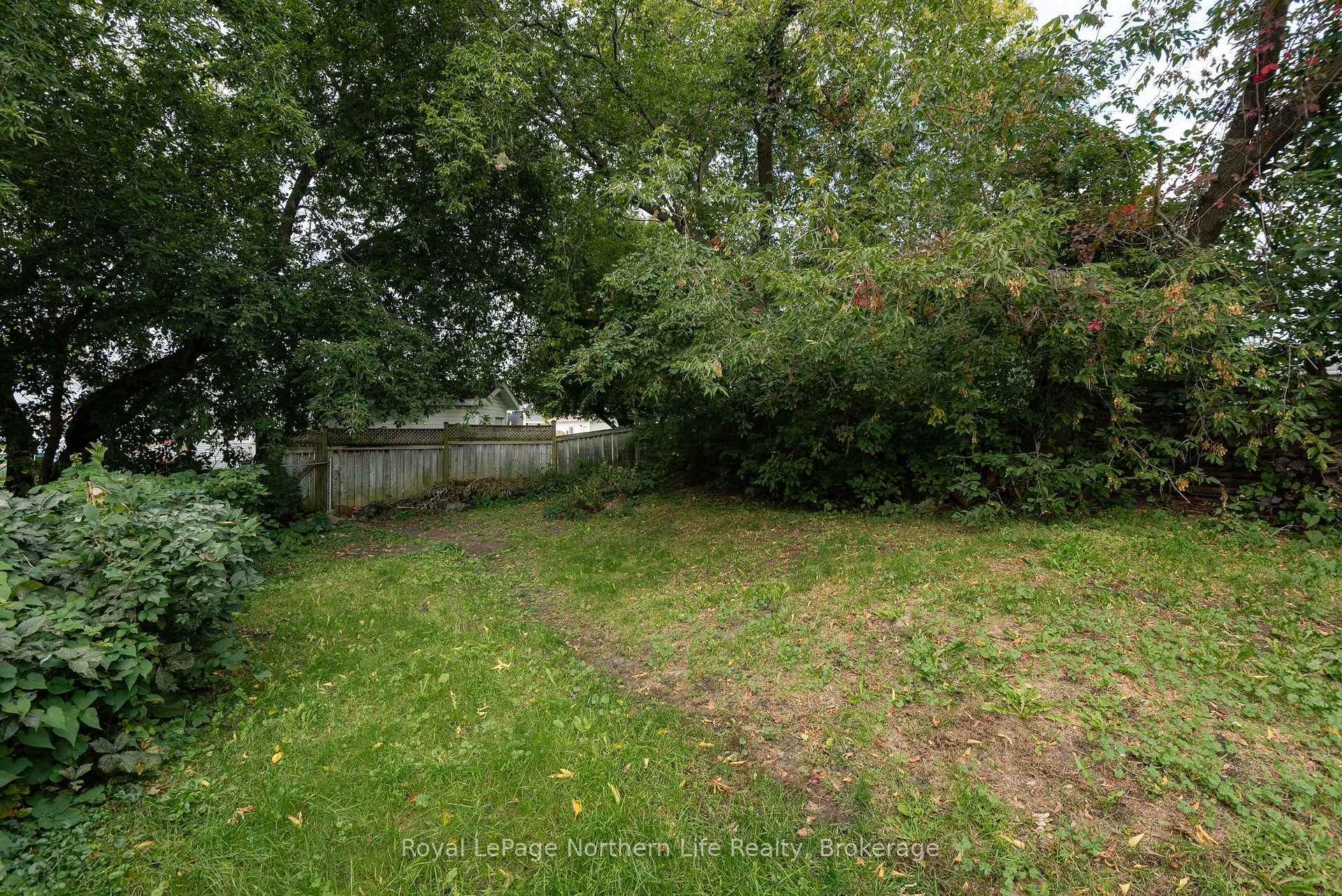 Photo 5 of 841 Worthington Street E, North Bay, Central — HOMEH