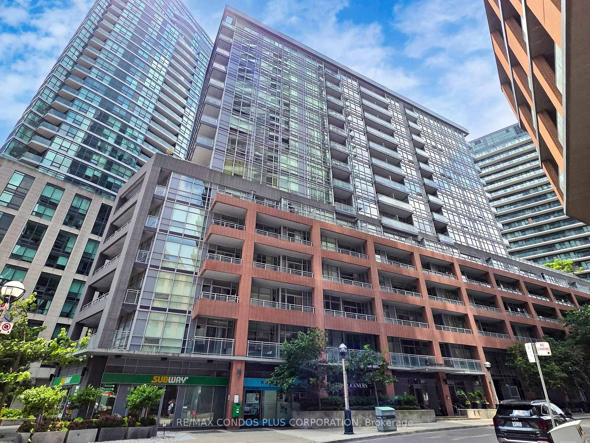 Photo 2 of Unit 103, 15 Bruyeres Mews, Toronto, Niagara — HOMEH