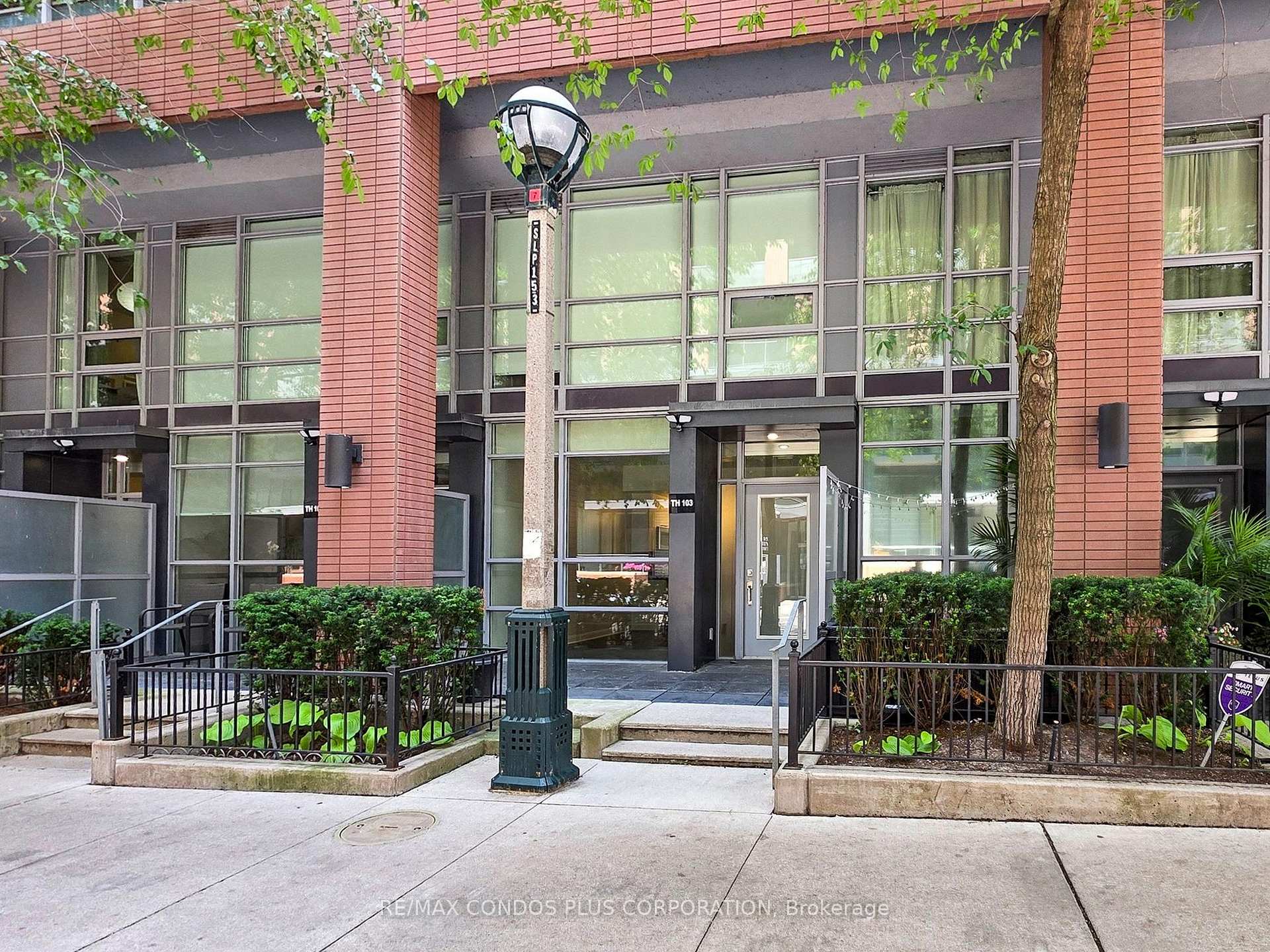 Photo 4 of Unit 103, 15 Bruyeres Mews, Toronto, Niagara — HOMEH