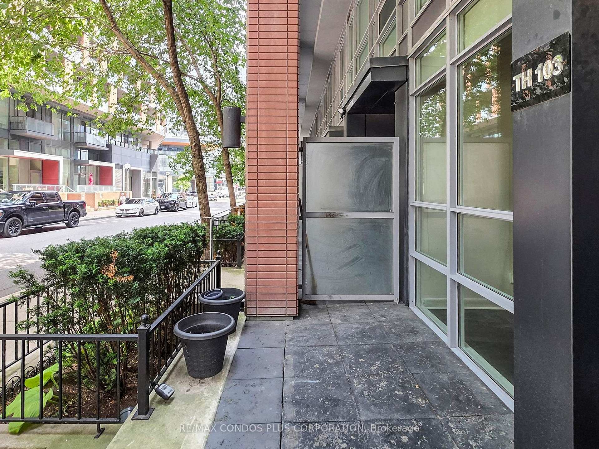 Photo 6 of Unit 103, 15 Bruyeres Mews, Toronto, Niagara — HOMEH