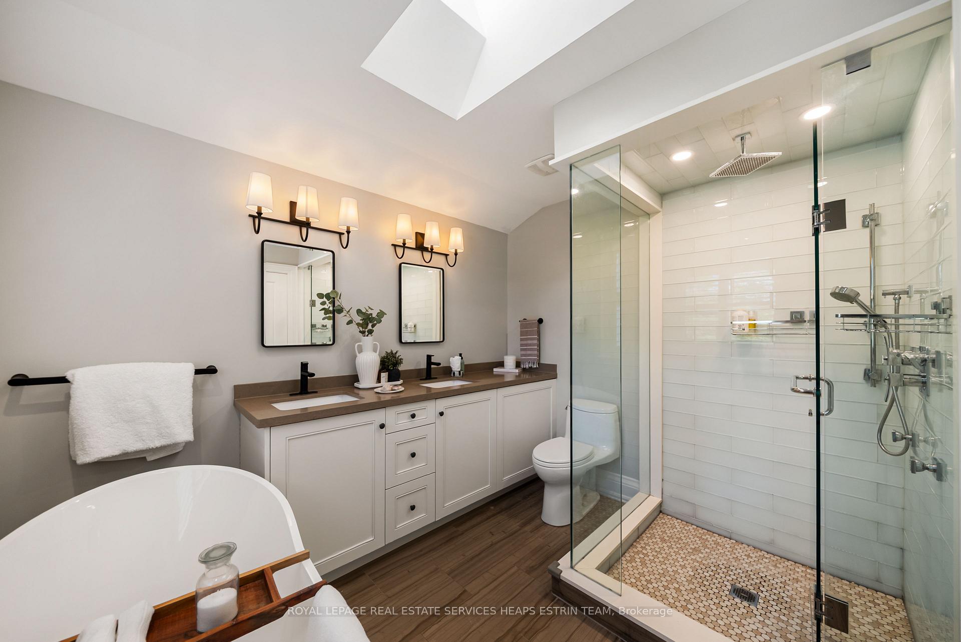 Photo 15 of 130 Donlea Drive, Toronto, Leaside — HOMEH