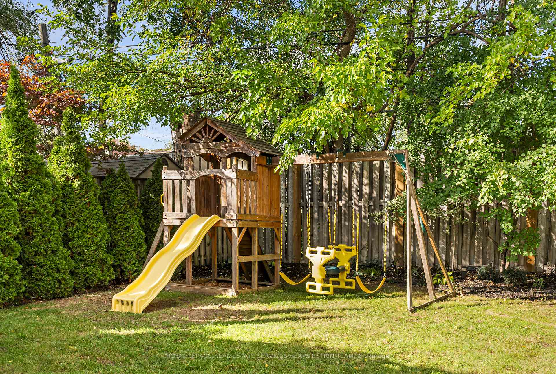 Photo 35 of 130 Donlea Drive, Toronto, Leaside — HOMEH