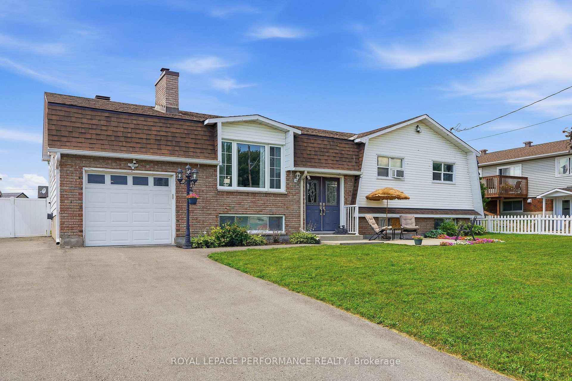 Photo of 321 Sainte-Anne Street