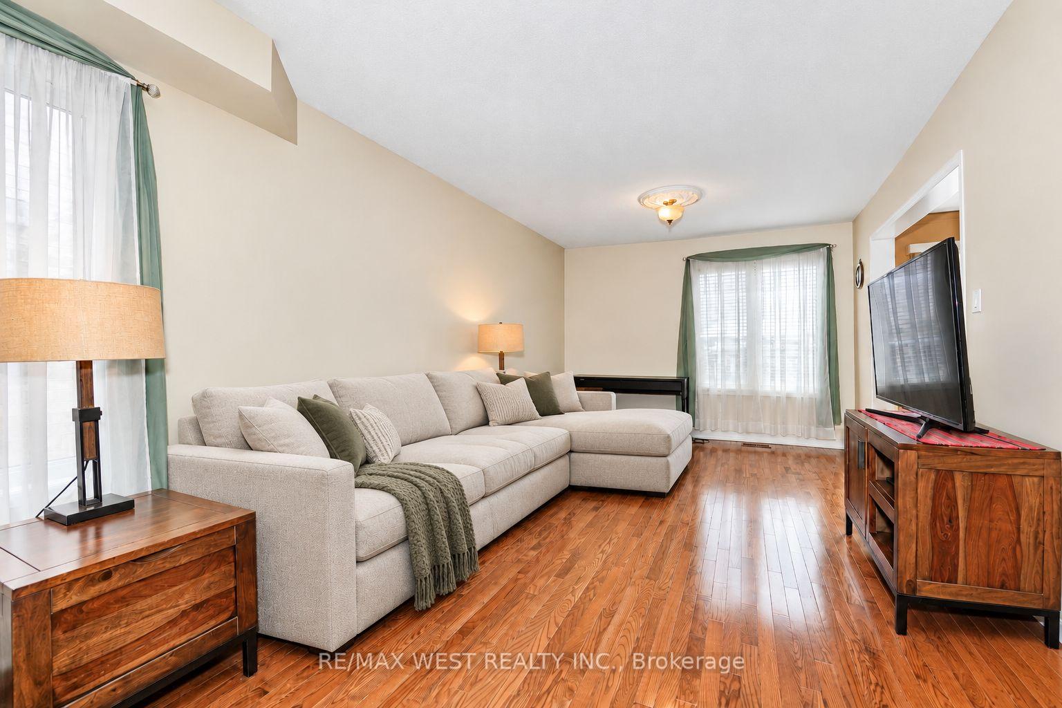 Photo 2 of 277 Queen Mary Drive, Brampton, Fletcher's Meadow — HOMEH
