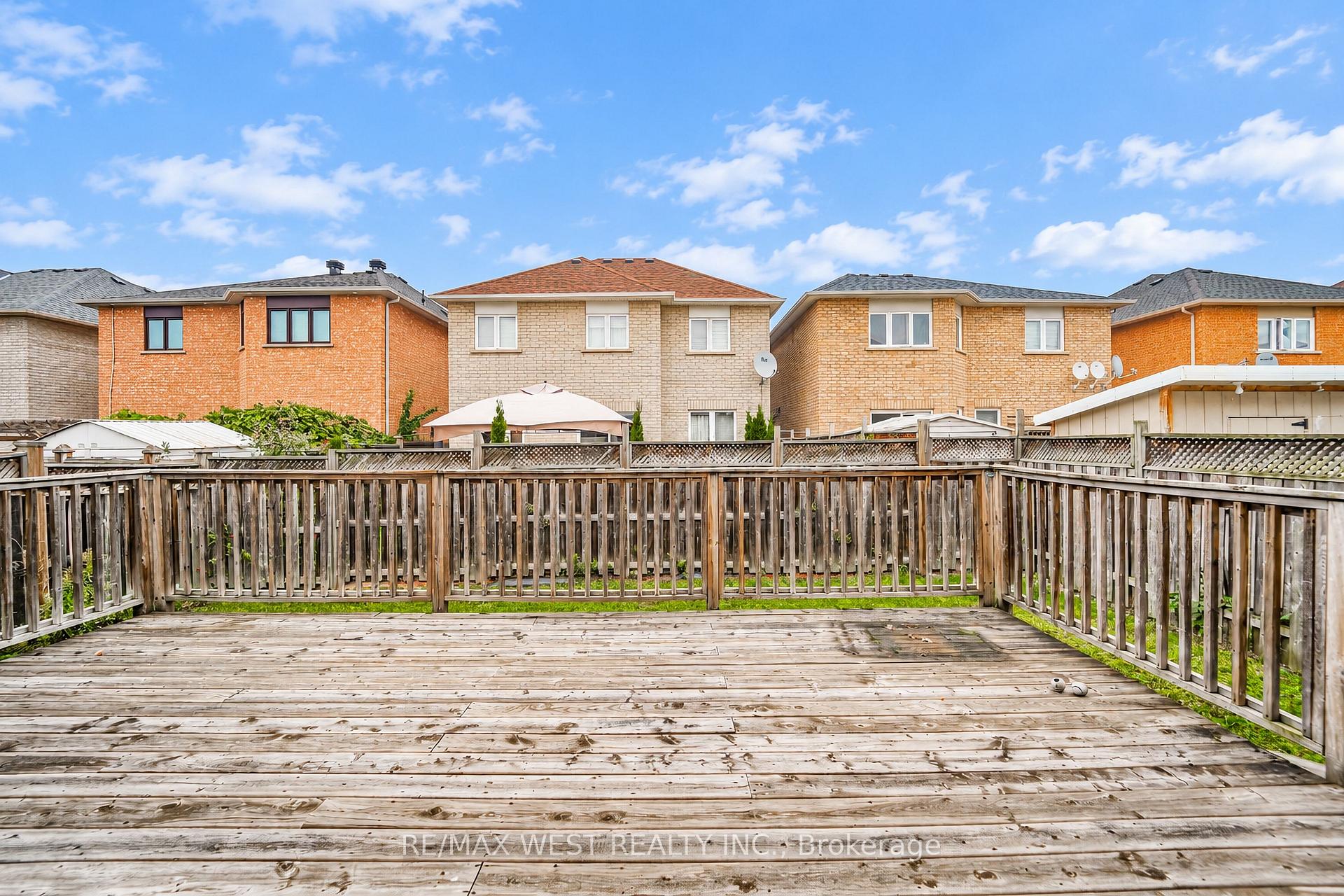 Photo 11 of 277 Queen Mary Drive, Brampton, Fletcher's Meadow — HOMEH