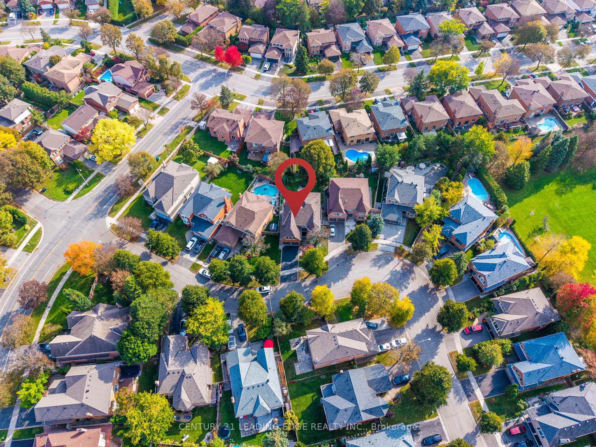 Photo 4 of 8 Mooreland Court, Markham, Markham Village — HOMEH