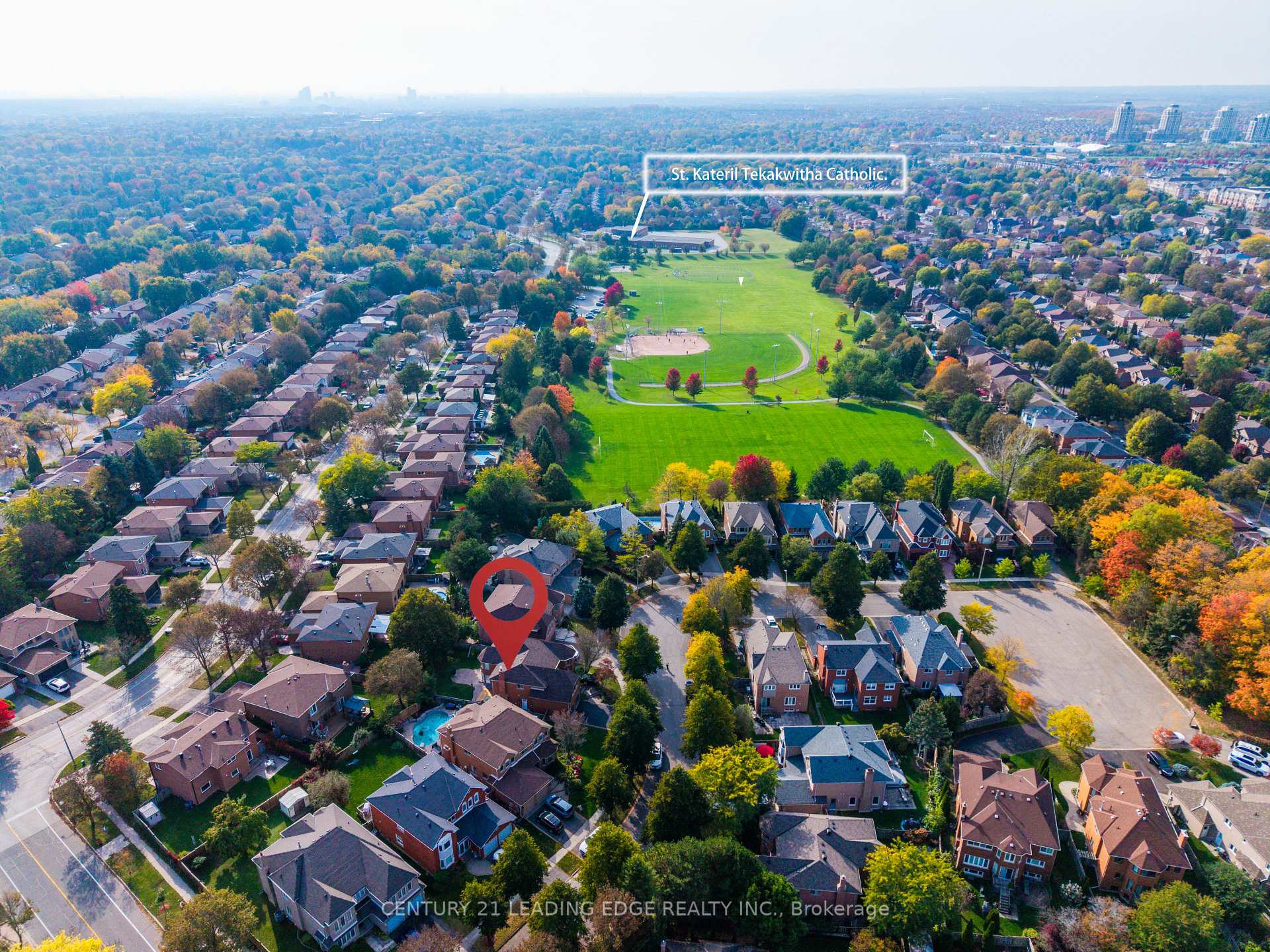 Photo 6 of 8 Mooreland Court, Markham, Markham Village — HOMEH