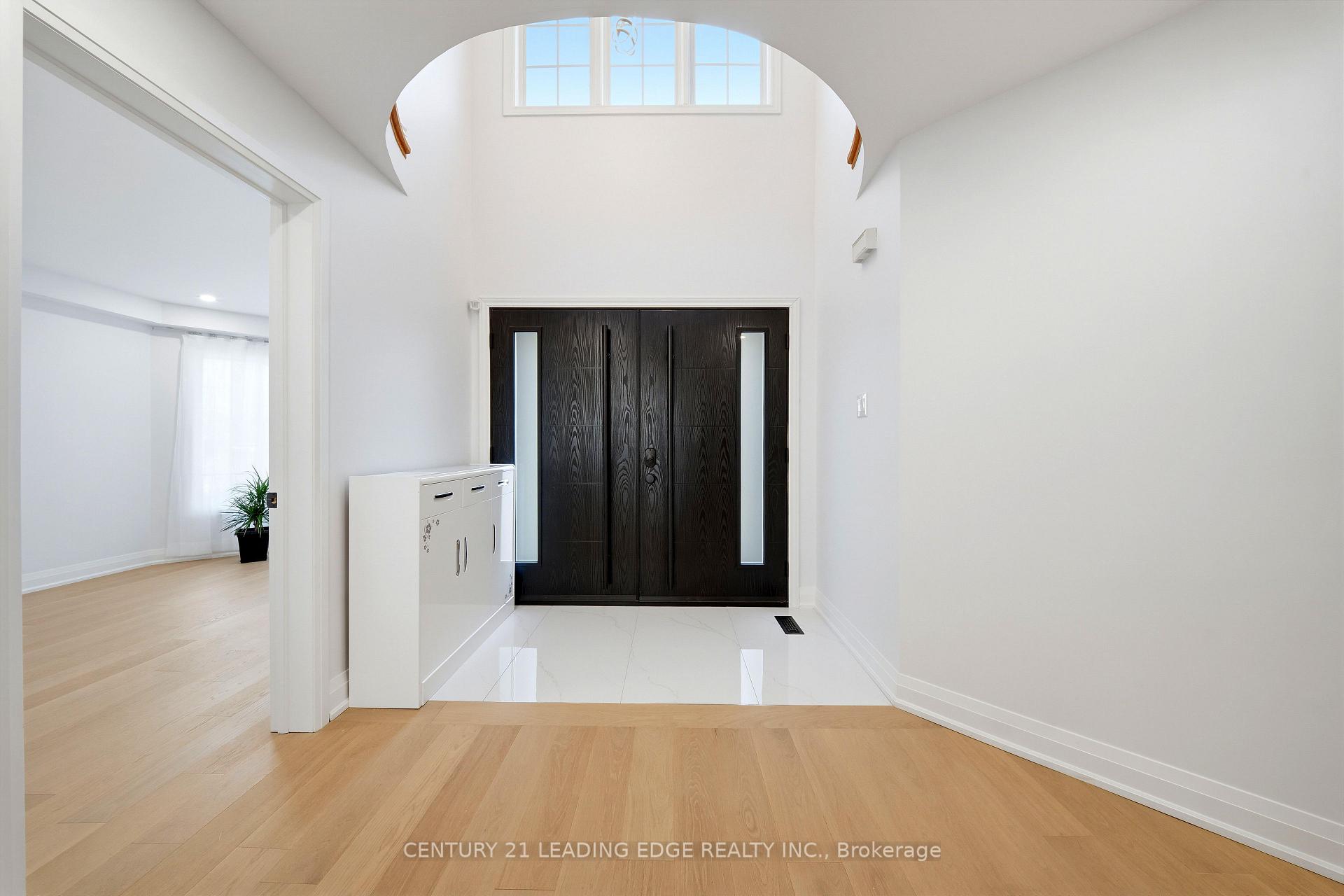 Photo 7 of 8 Mooreland Court, Markham, Markham Village — HOMEH
