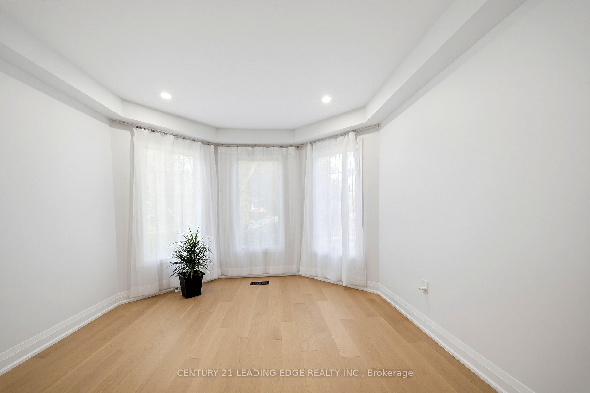 Photo 8 of 8 Mooreland Court, Markham, Markham Village — HOMEH