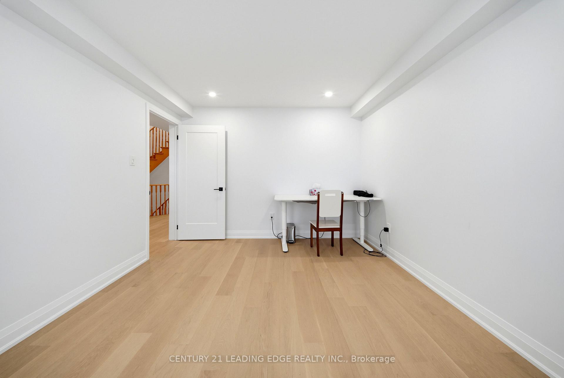 Photo 9 of 8 Mooreland Court, Markham, Markham Village — HOMEH