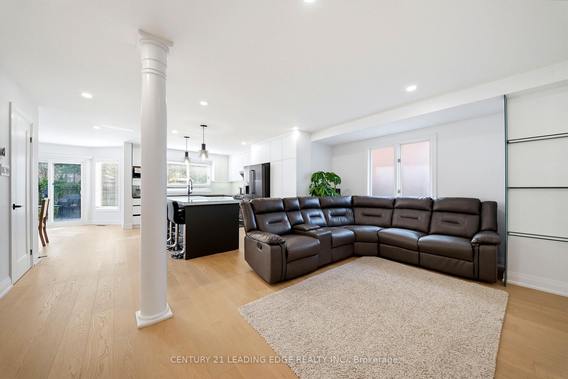 Photo 11 of 8 Mooreland Court, Markham, Markham Village — HOMEH
