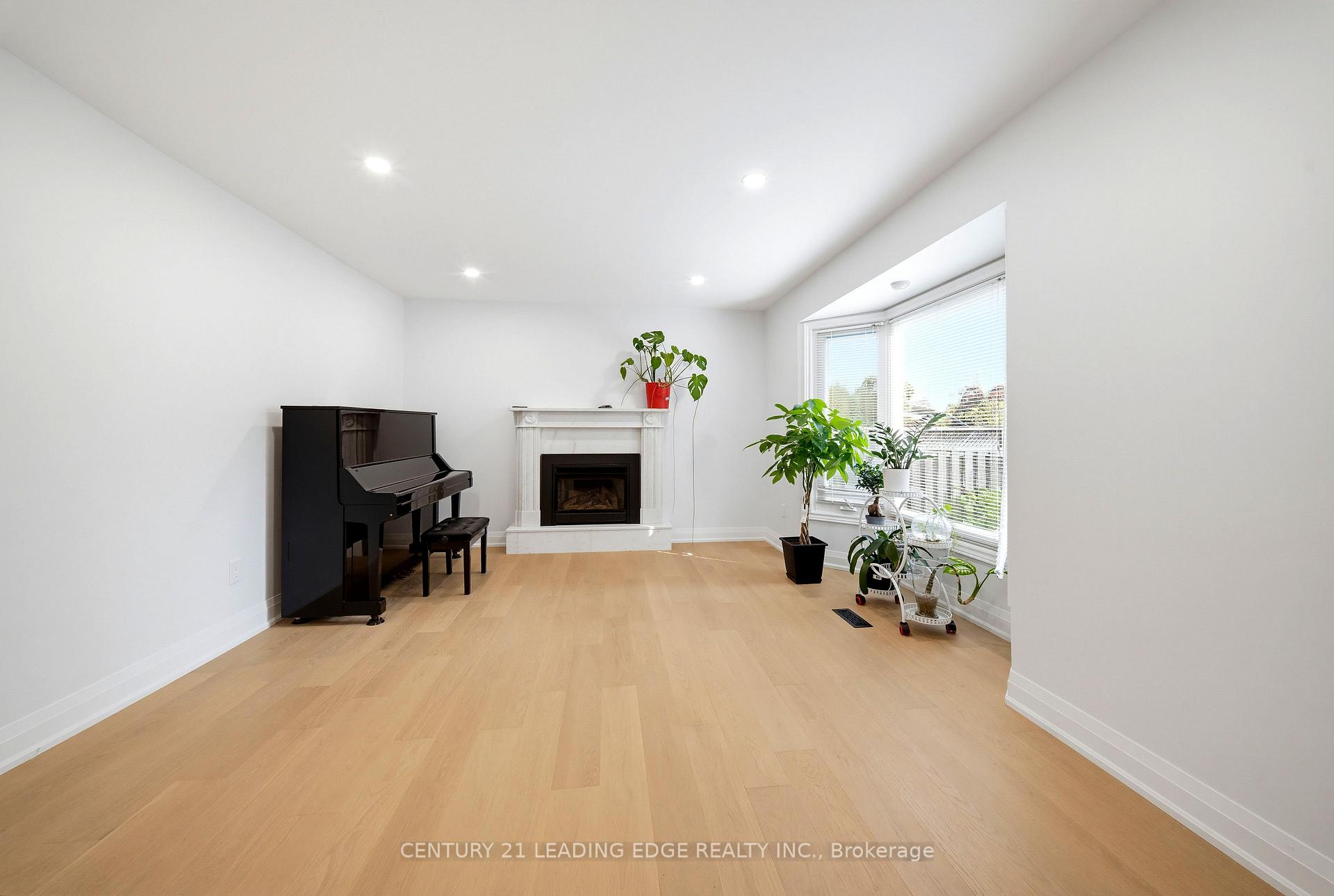 Photo 14 of 8 Mooreland Court, Markham, Markham Village — HOMEH