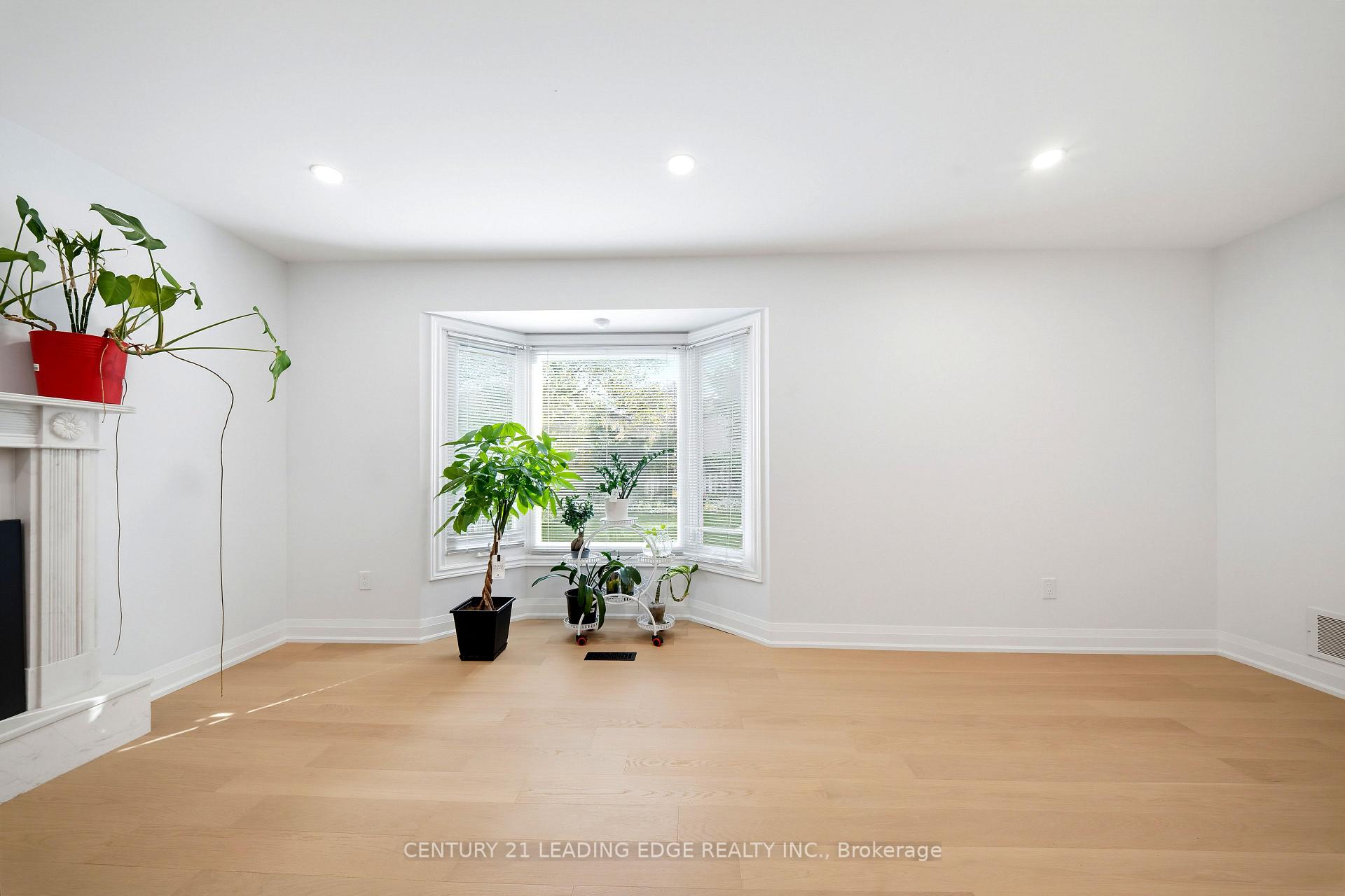 Photo 15 of 8 Mooreland Court, Markham, Markham Village — HOMEH