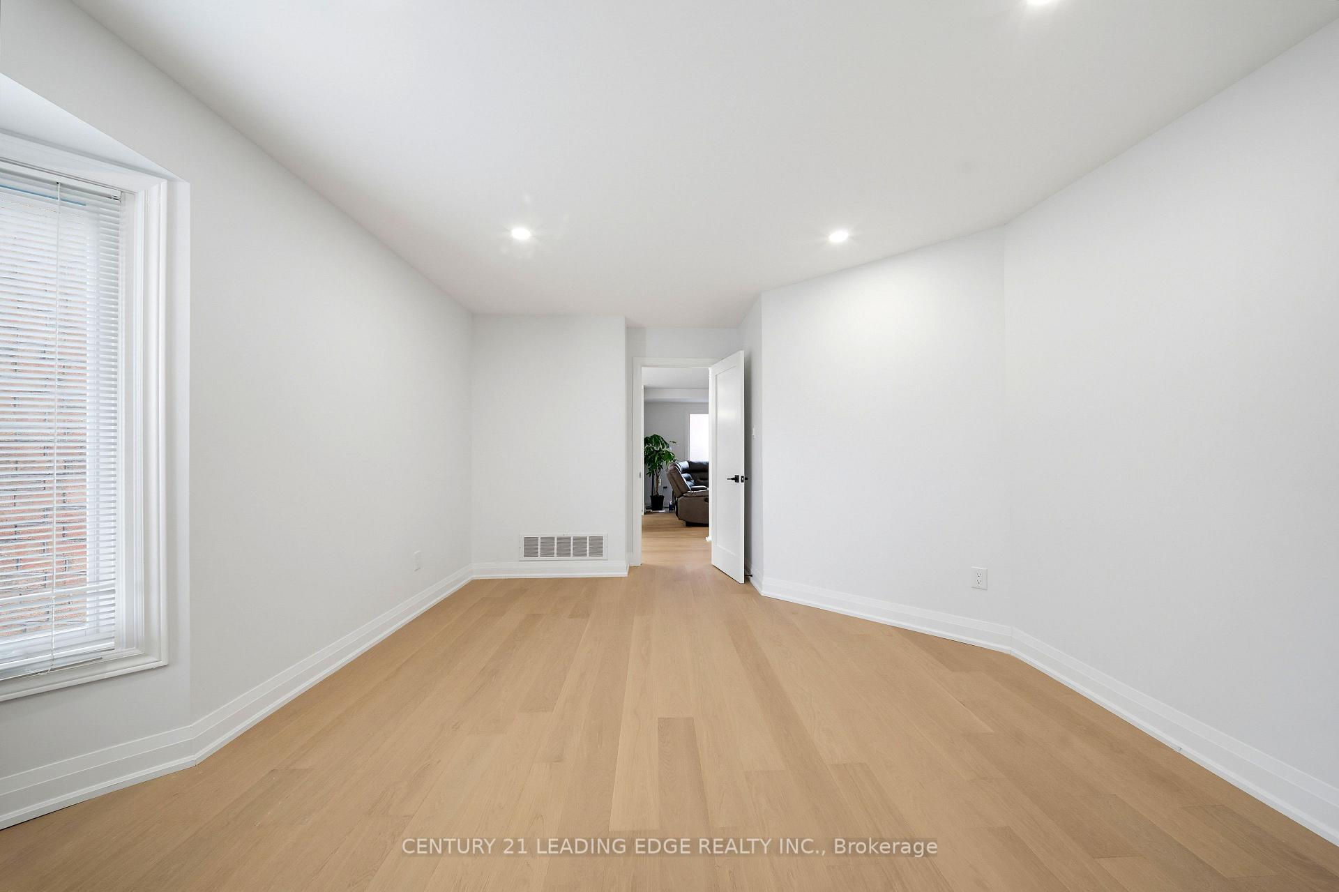 Photo 16 of 8 Mooreland Court, Markham, Markham Village — HOMEH