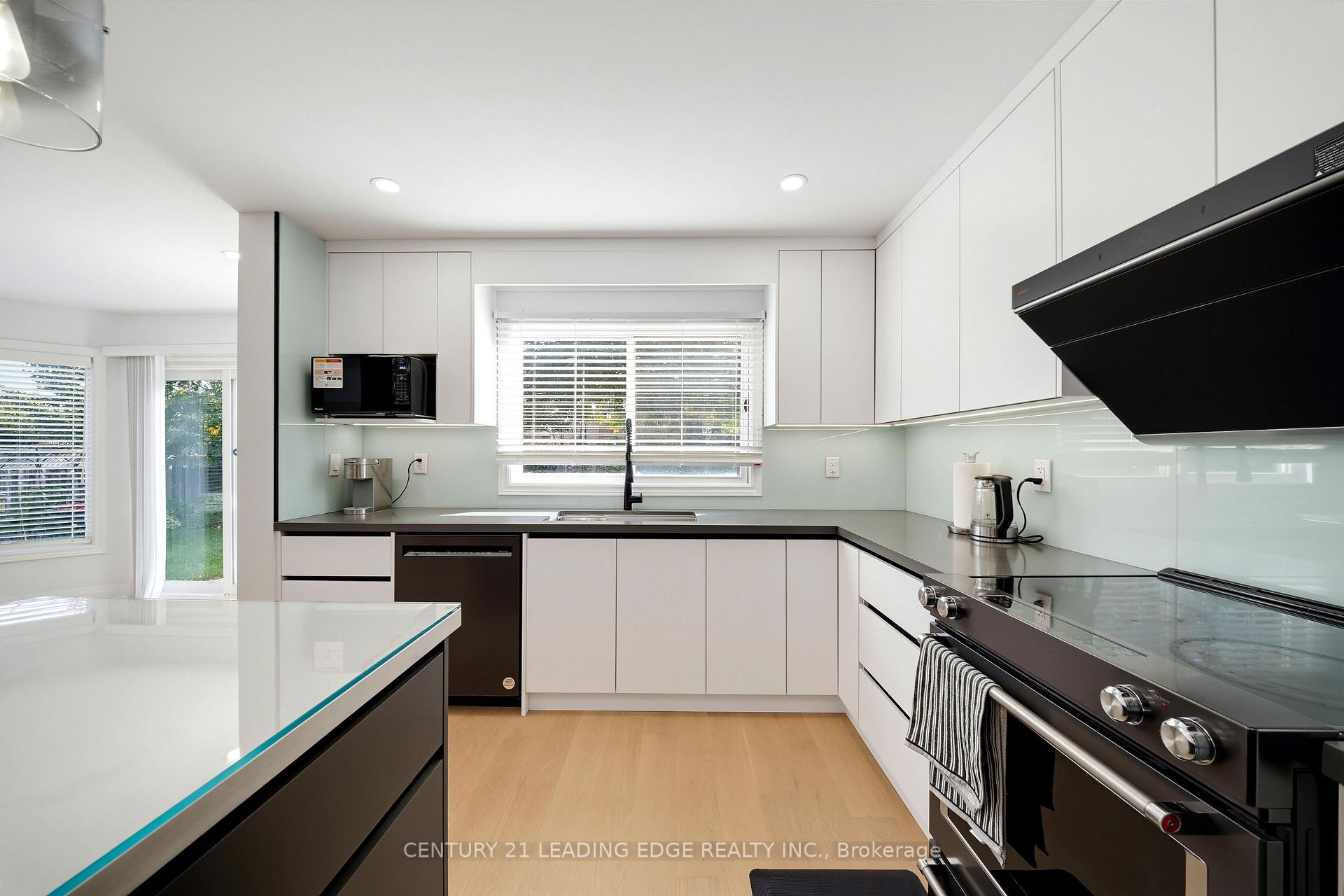Photo 21 of 8 Mooreland Court, Markham, Markham Village — HOMEH