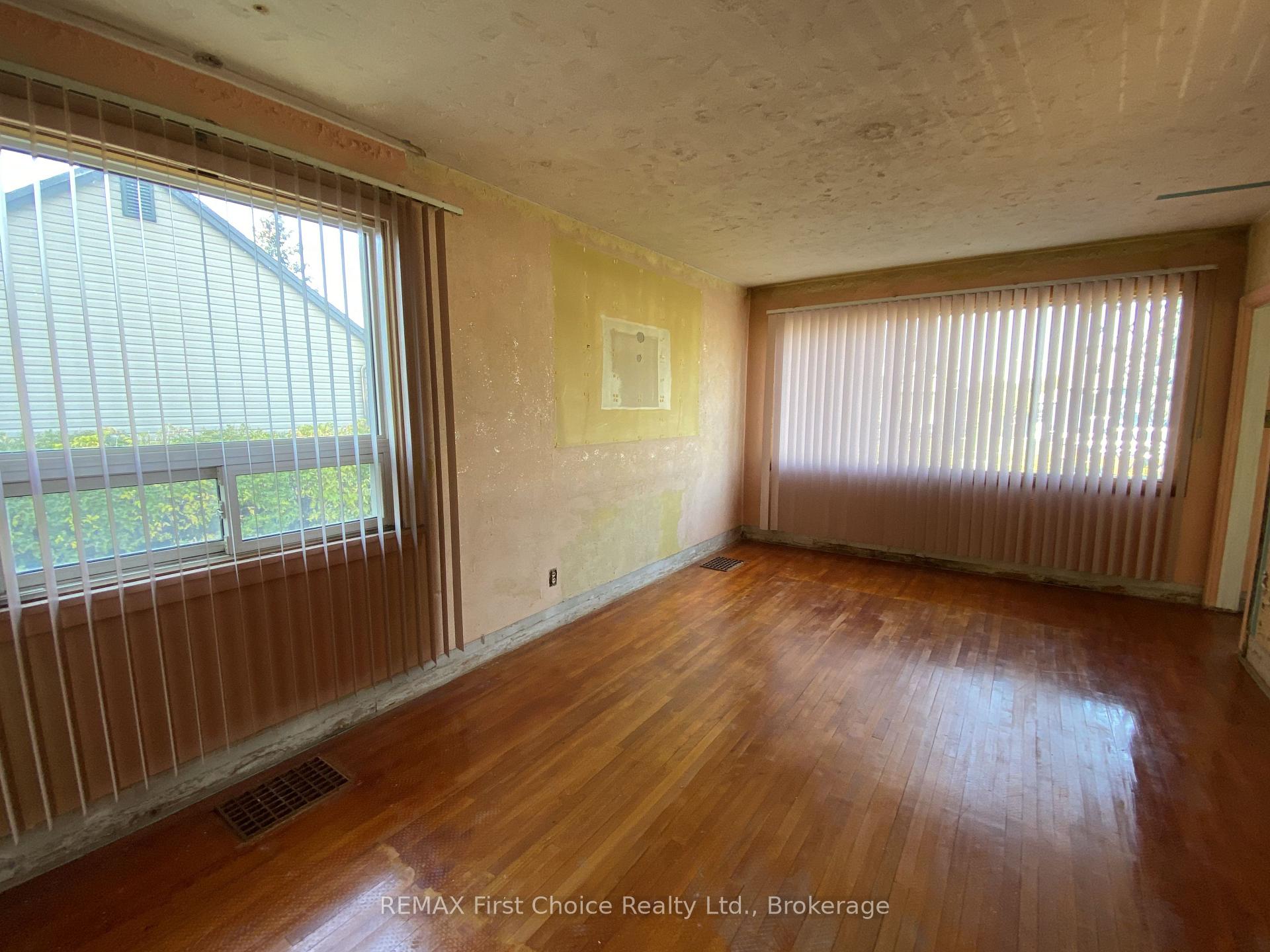 Photo 4 of 262 Empire Avenue, Thunder Bay, Westfort — HOMEH