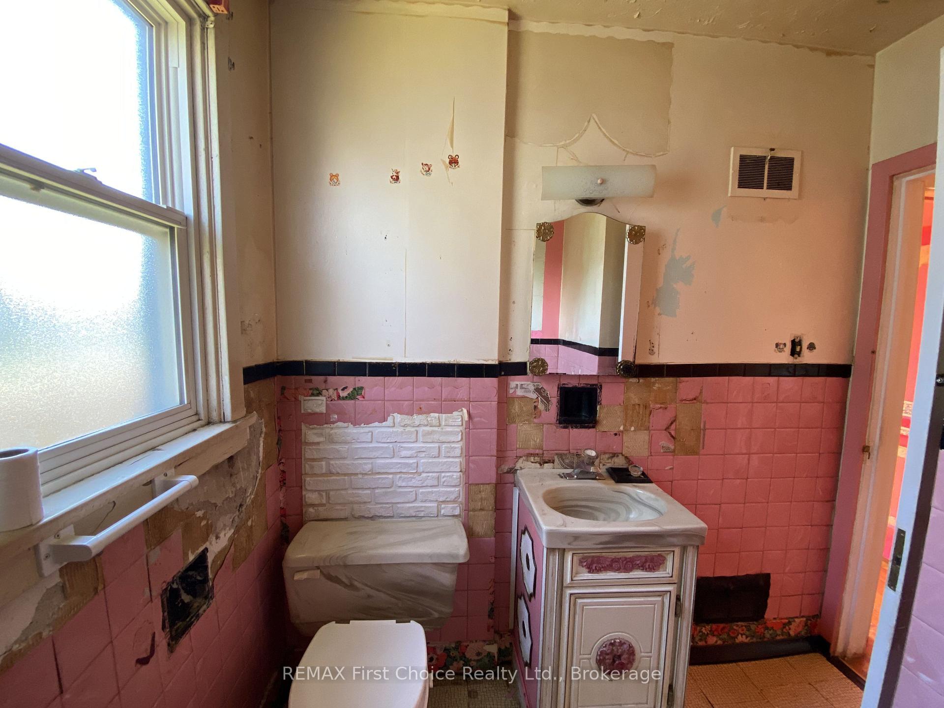 Photo 8 of 262 Empire Avenue, Thunder Bay, Westfort — HOMEH