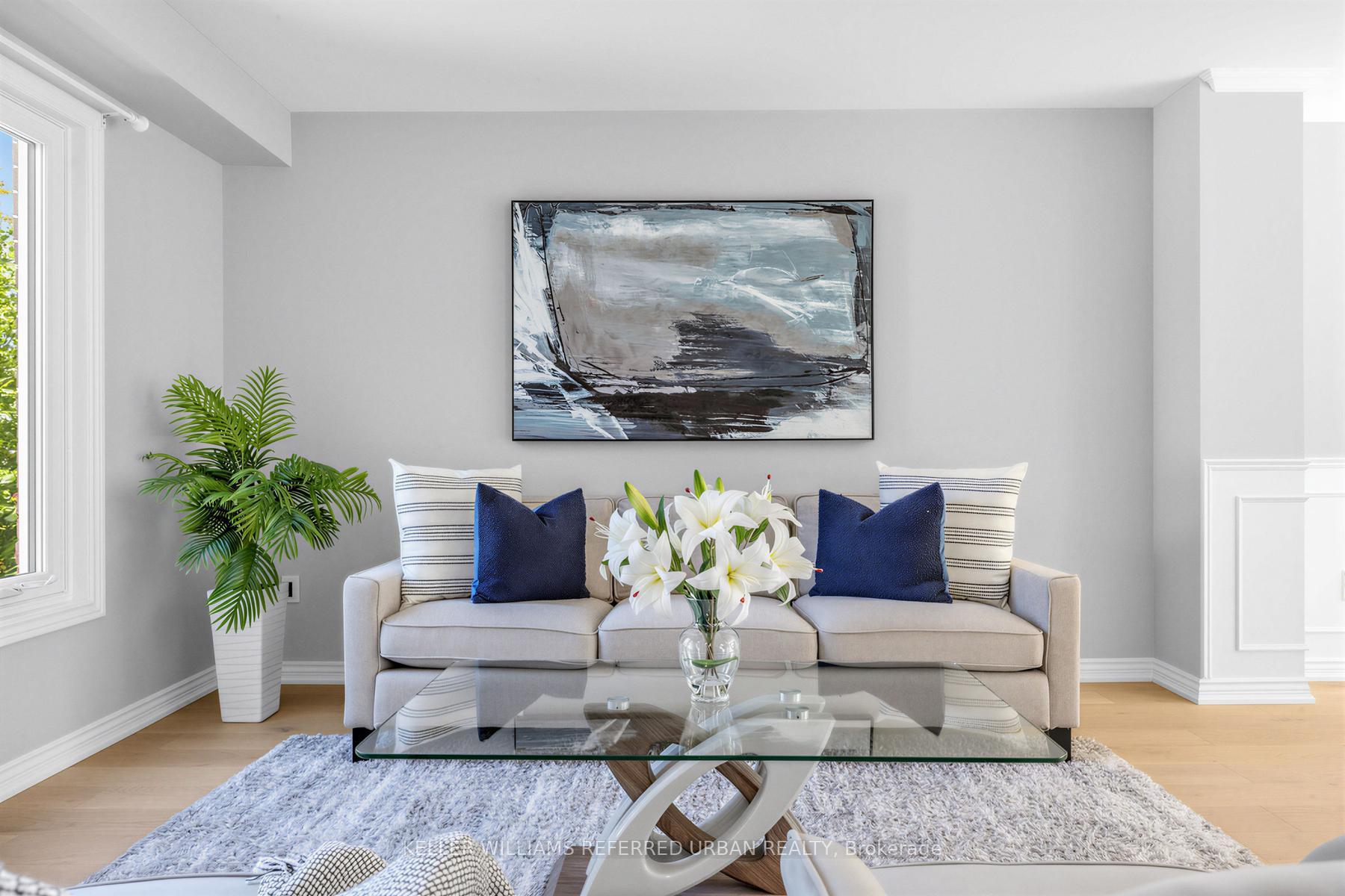 Photo 3 of 350 Pickering Crescent, Newmarket, Gorham-College Manor — HOMEH
