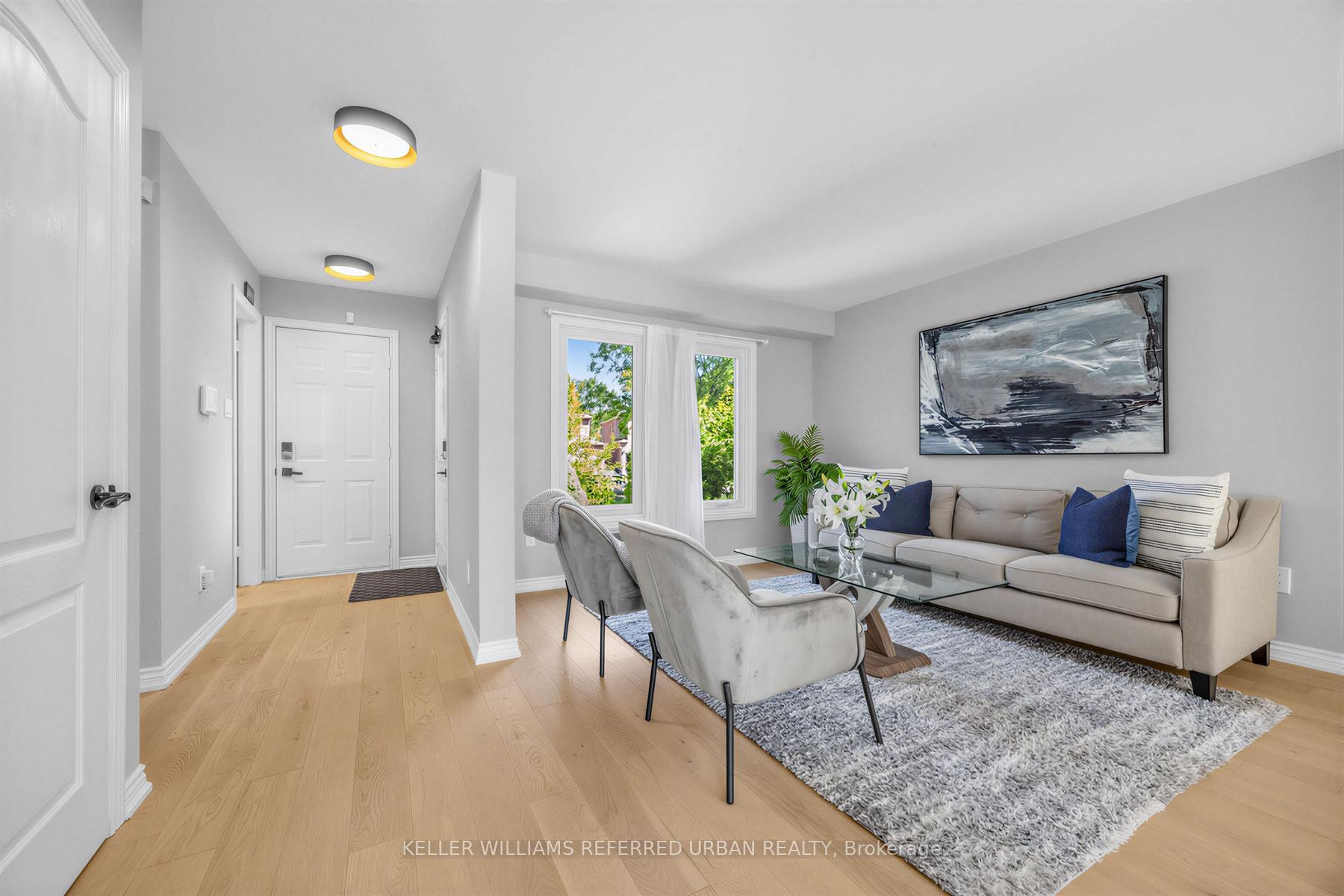 Photo 10 of 350 Pickering Crescent, Newmarket, Gorham-College Manor — HOMEH