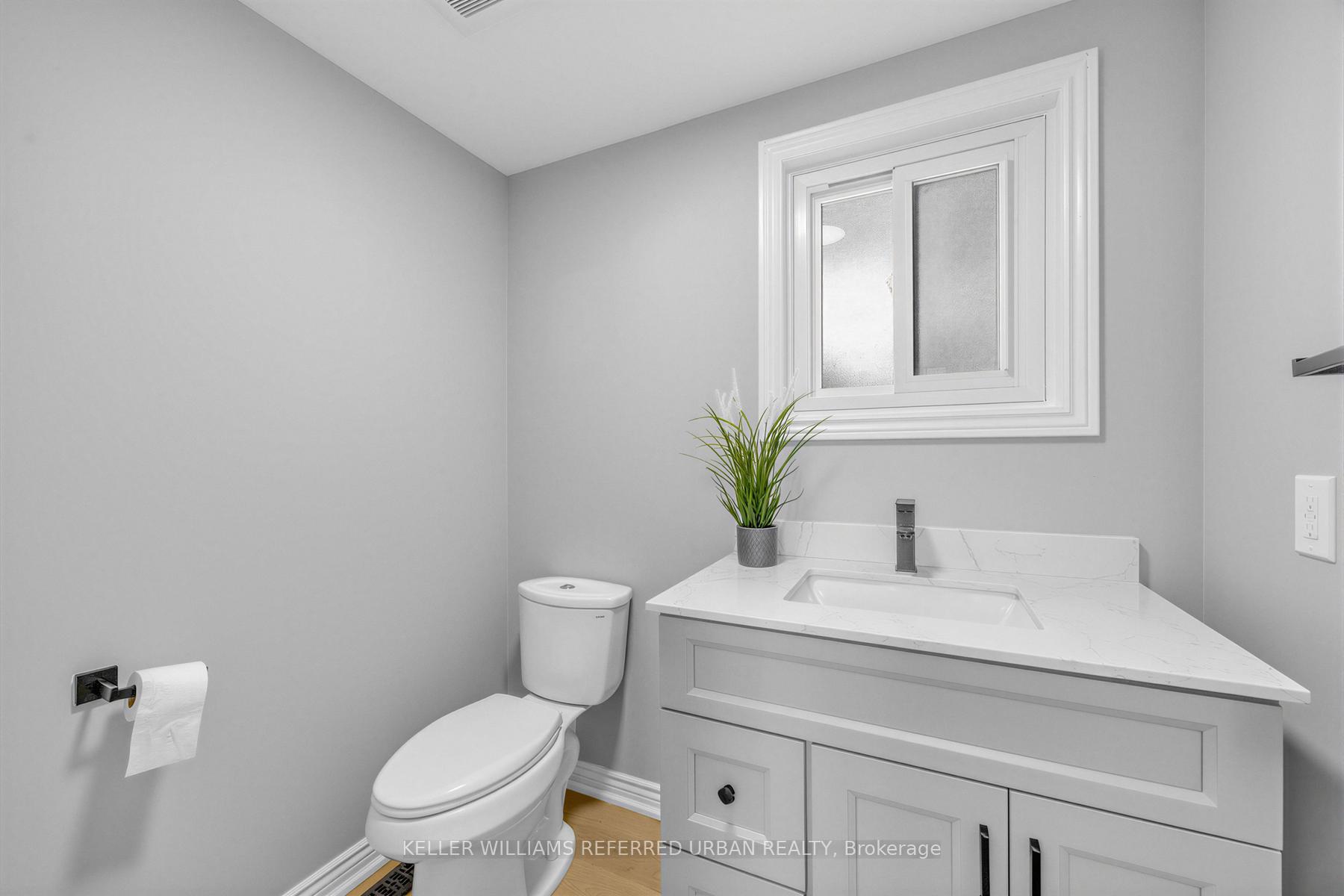 Photo 11 of 350 Pickering Crescent, Newmarket, Gorham-College Manor — HOMEH