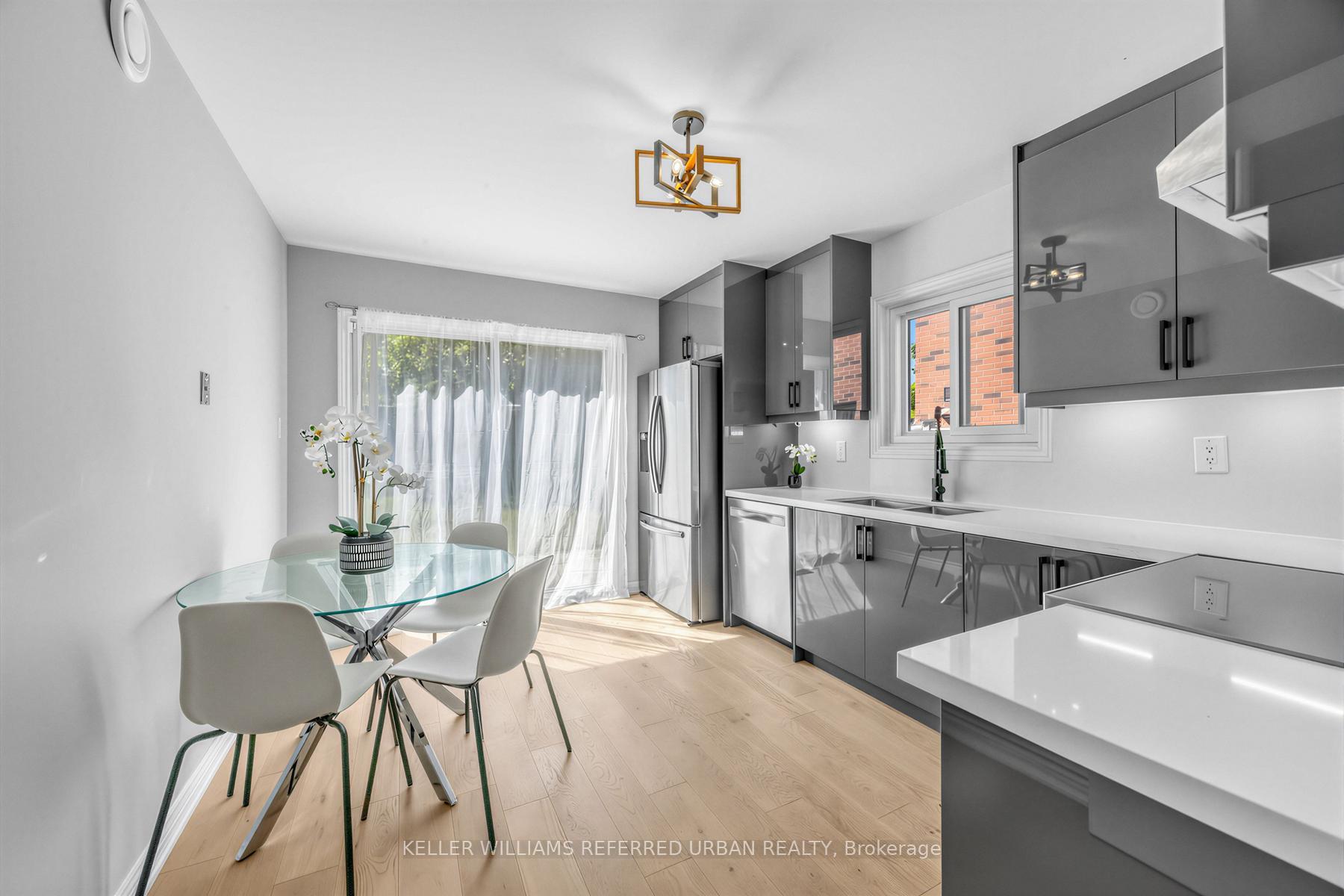Photo 13 of 350 Pickering Crescent, Newmarket, Gorham-College Manor — HOMEH