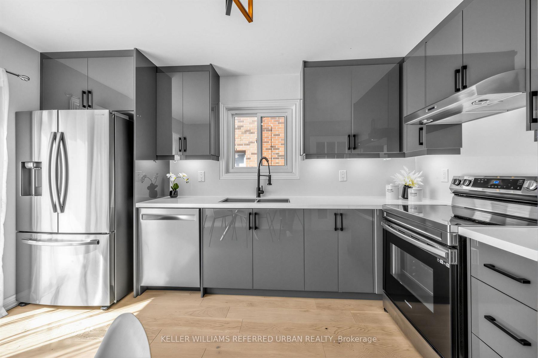 Photo 14 of 350 Pickering Crescent, Newmarket, Gorham-College Manor — HOMEH
