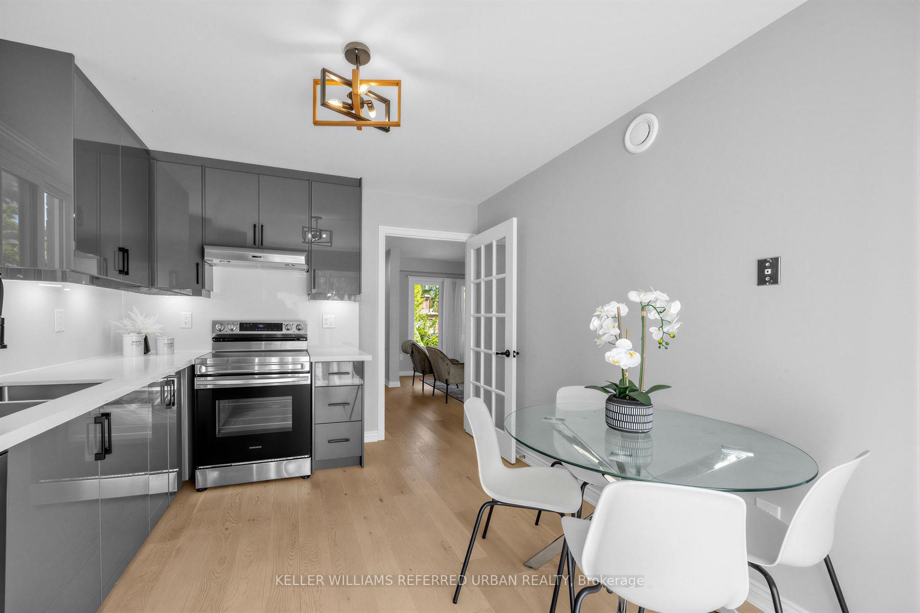 Photo 15 of 350 Pickering Crescent, Newmarket, Gorham-College Manor — HOMEH