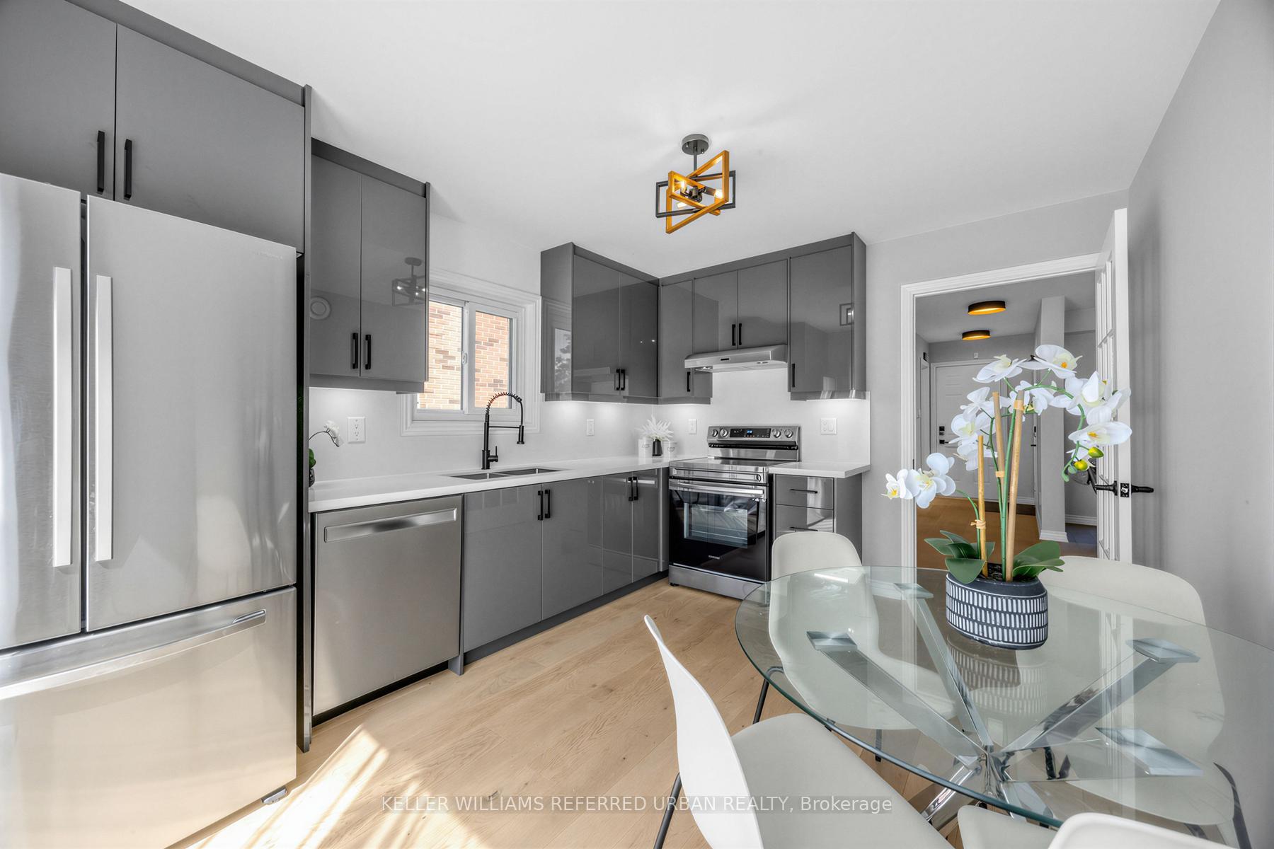 Photo 16 of 350 Pickering Crescent, Newmarket, Gorham-College Manor — HOMEH