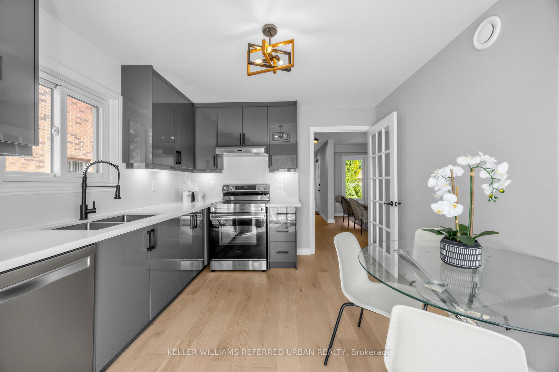 Photo 17 of 350 Pickering Crescent, Newmarket, Gorham-College Manor — HOMEH
