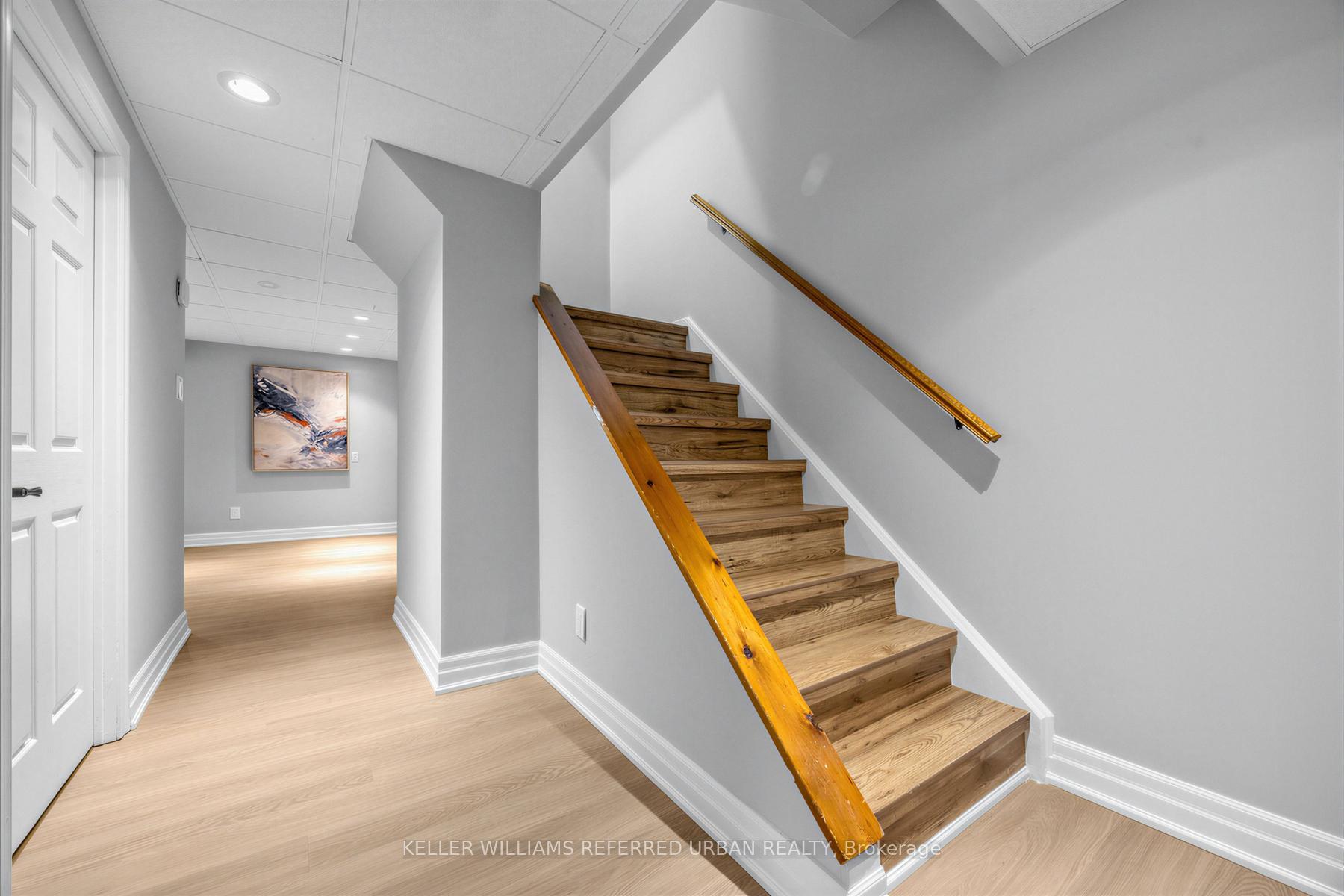 Photo 26 of 350 Pickering Crescent, Newmarket, Gorham-College Manor — HOMEH