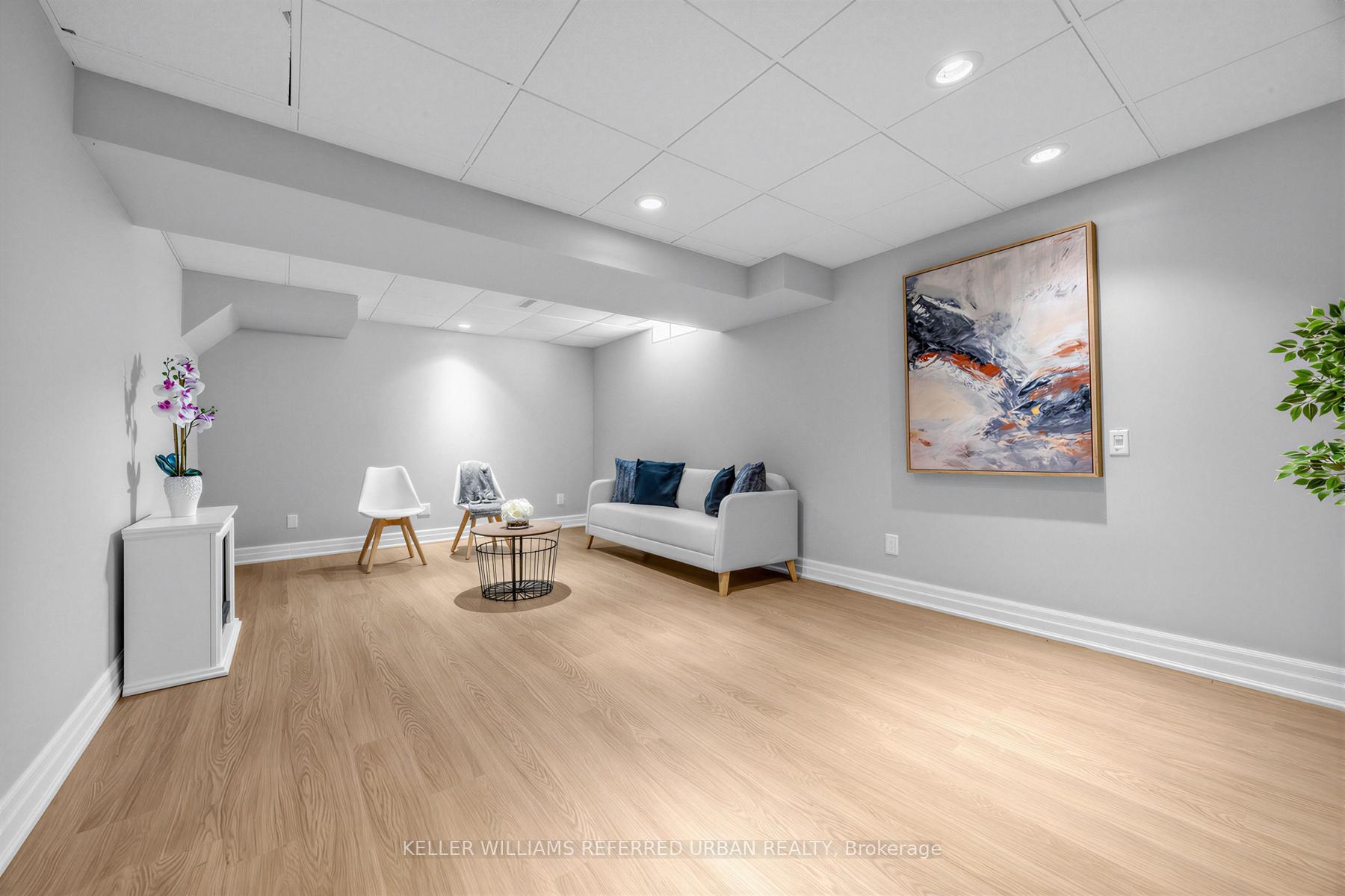 Photo 28 of 350 Pickering Crescent, Newmarket, Gorham-College Manor — HOMEH