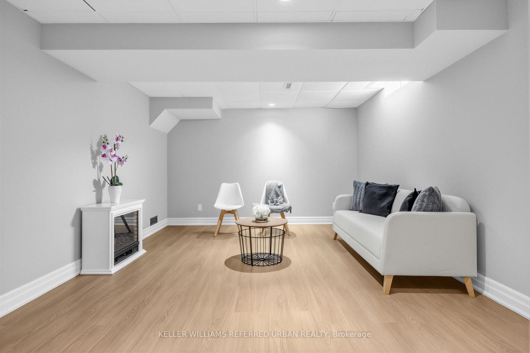 Photo 29 of 350 Pickering Crescent, Newmarket, Gorham-College Manor — HOMEH